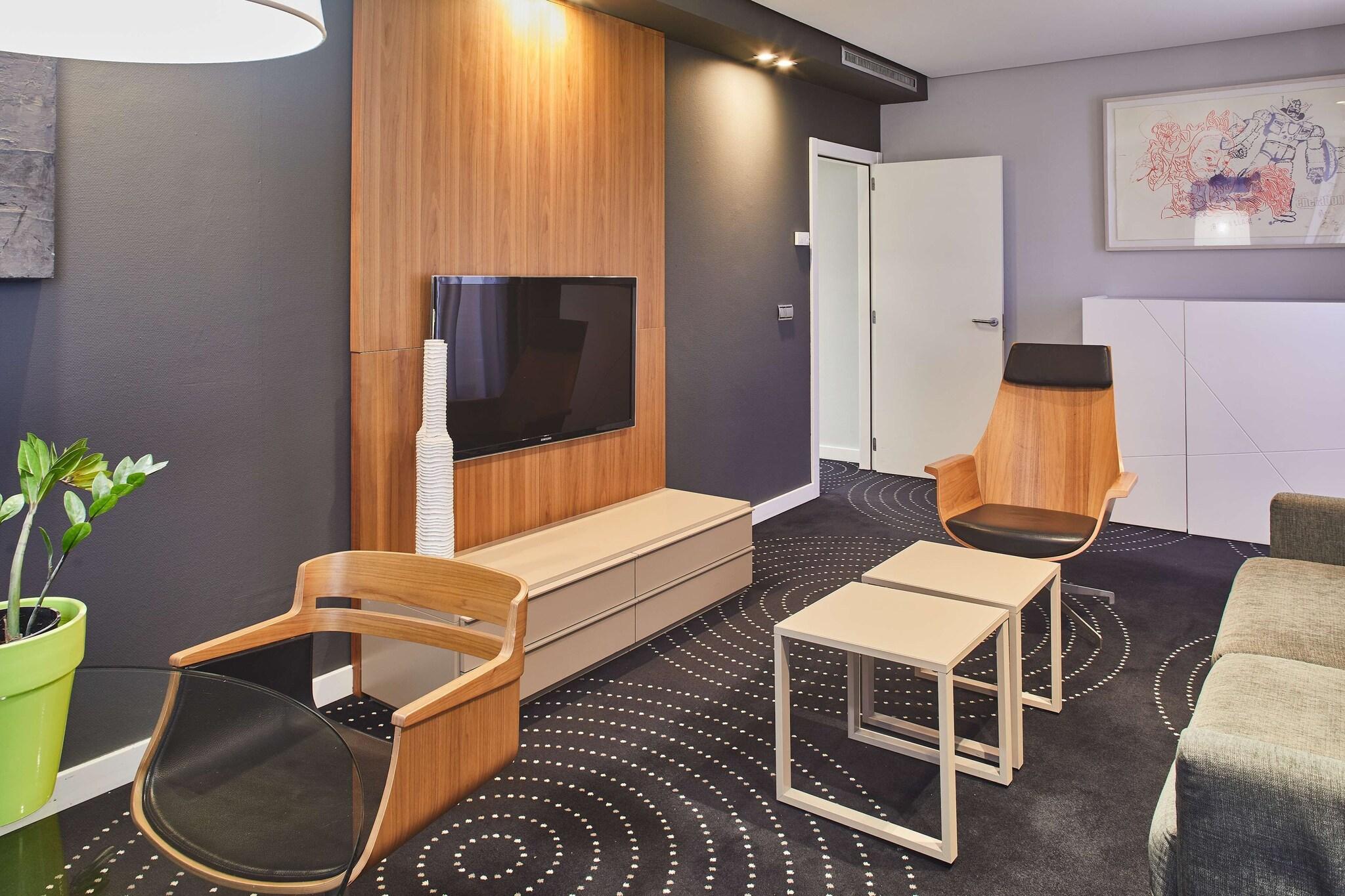 Suite City View King Bed