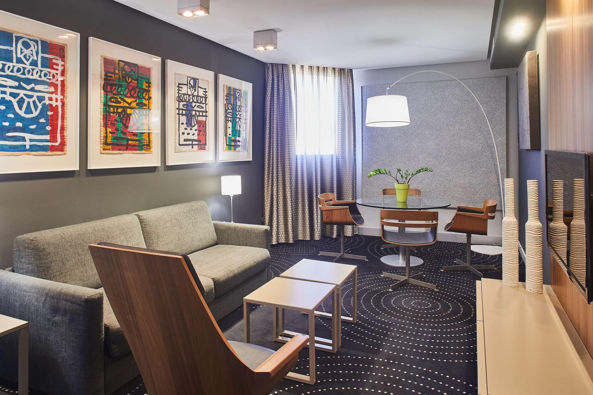 Suite City View King Bed