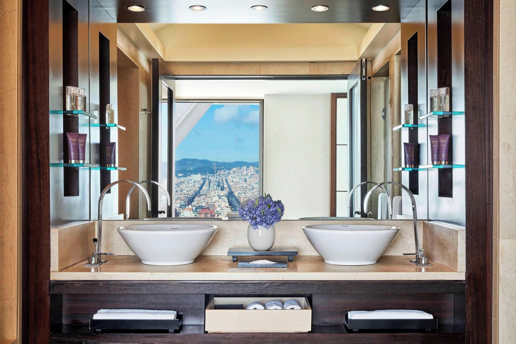 Suite Sea View King Bed