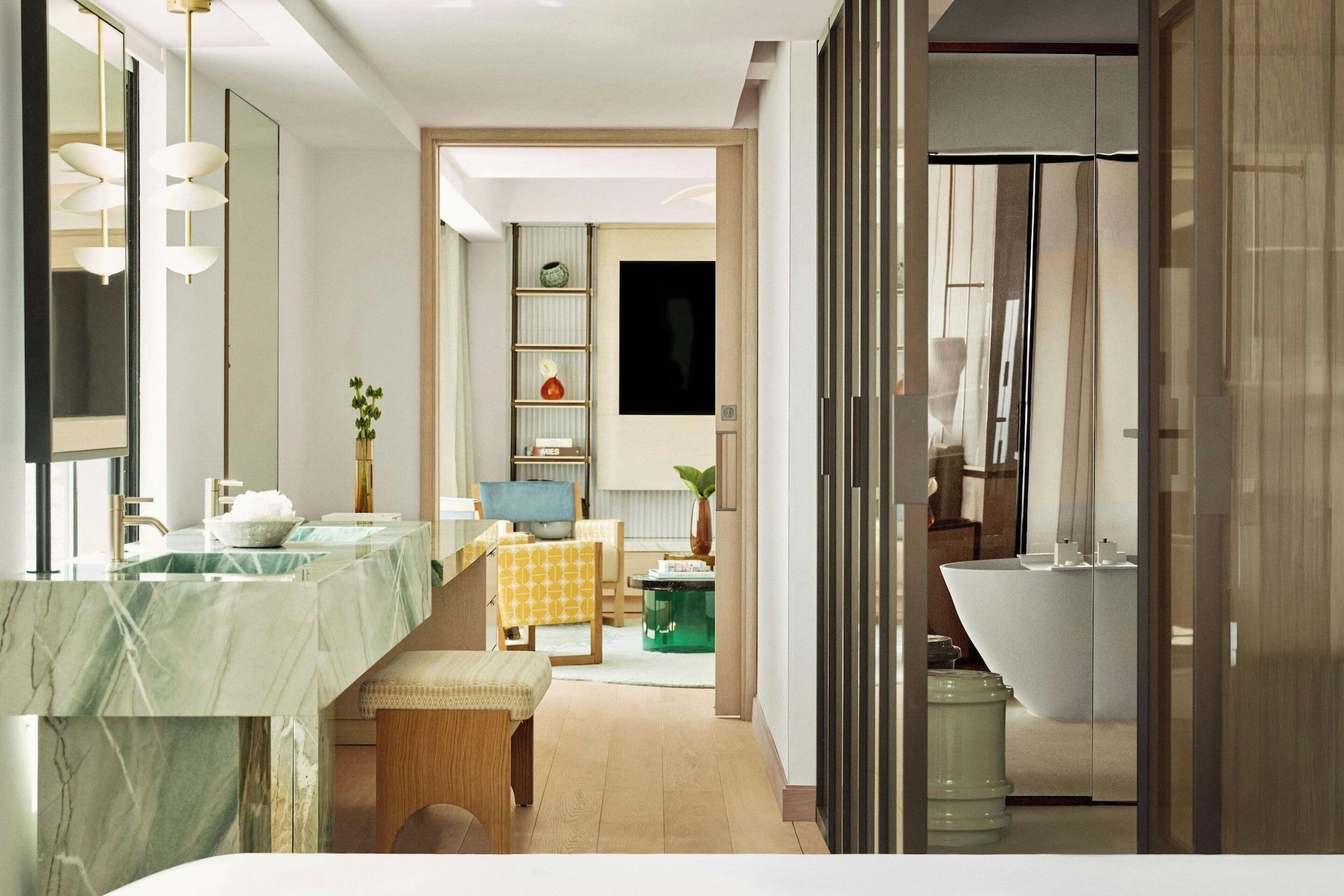 Suite City View King Bed