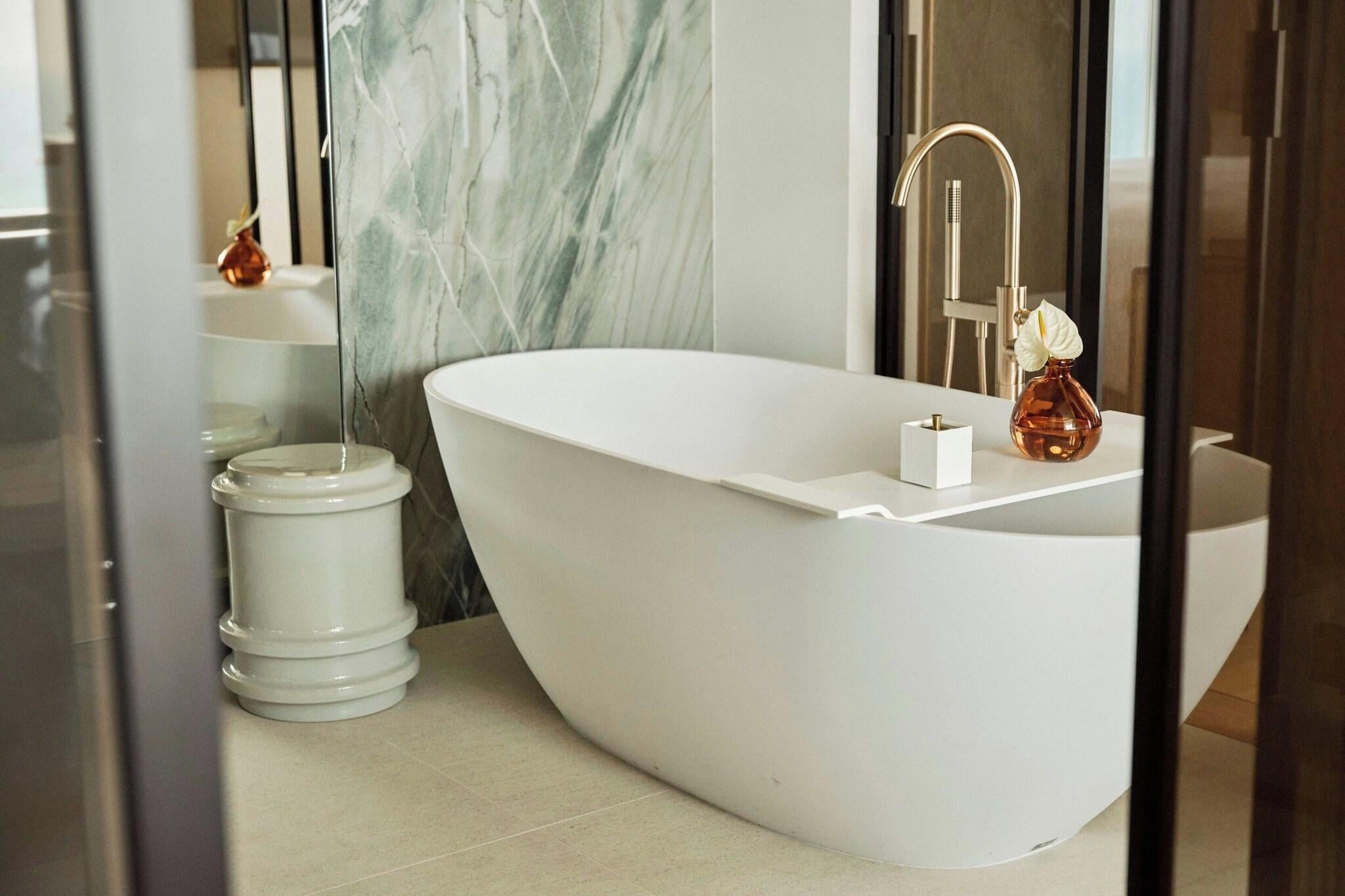 Suite City View King Bed