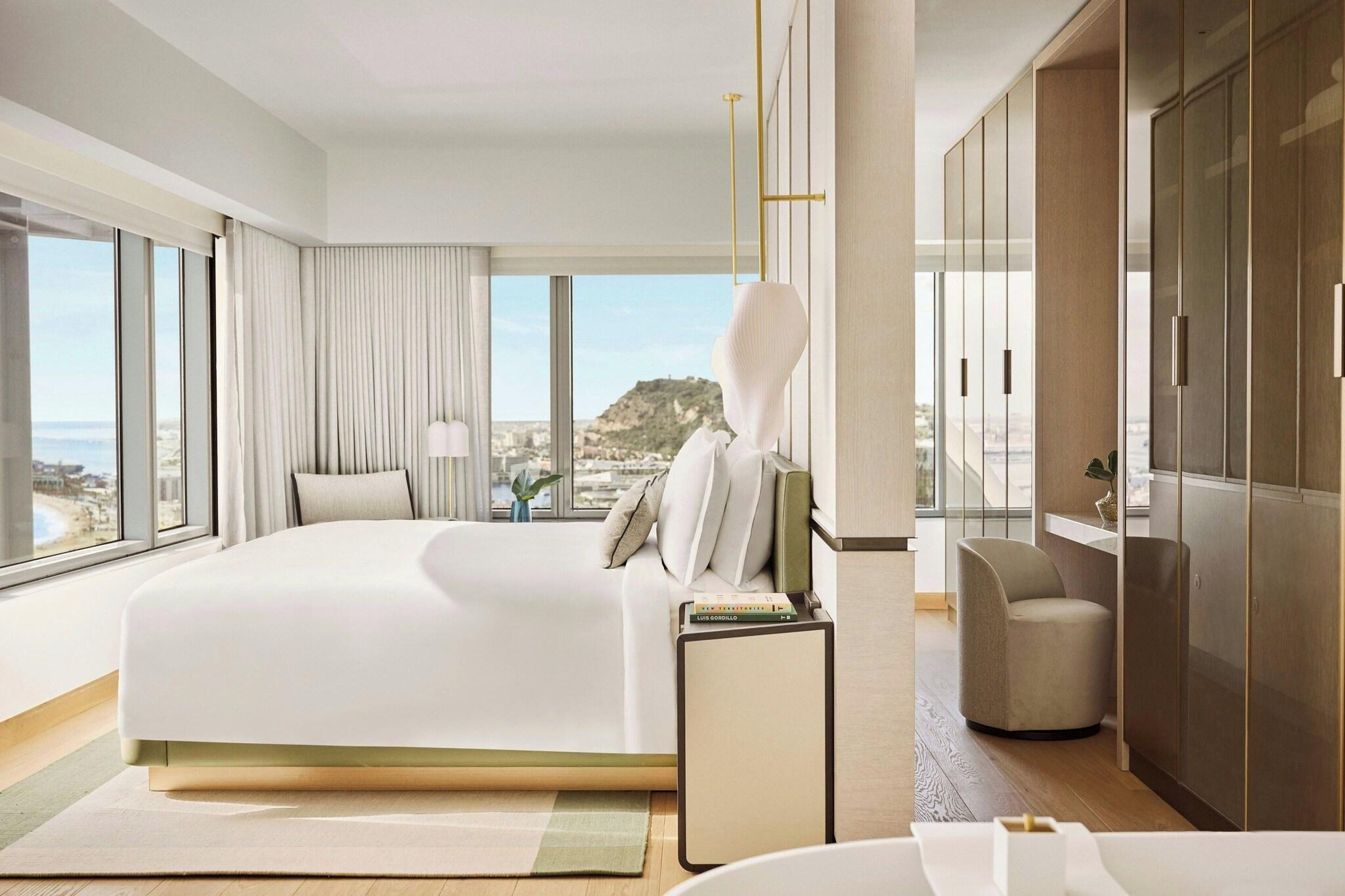 Suite City View King Bed