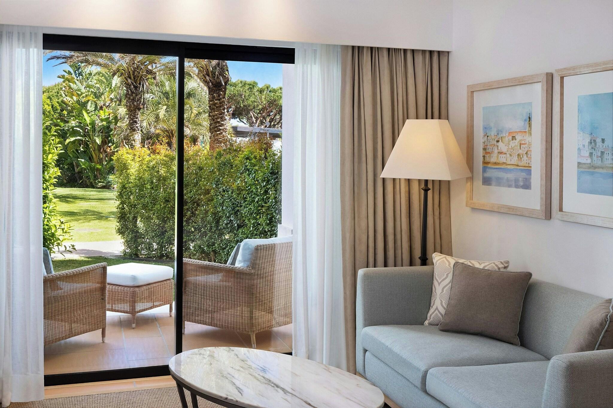 Junior Suite Queen Size Bed