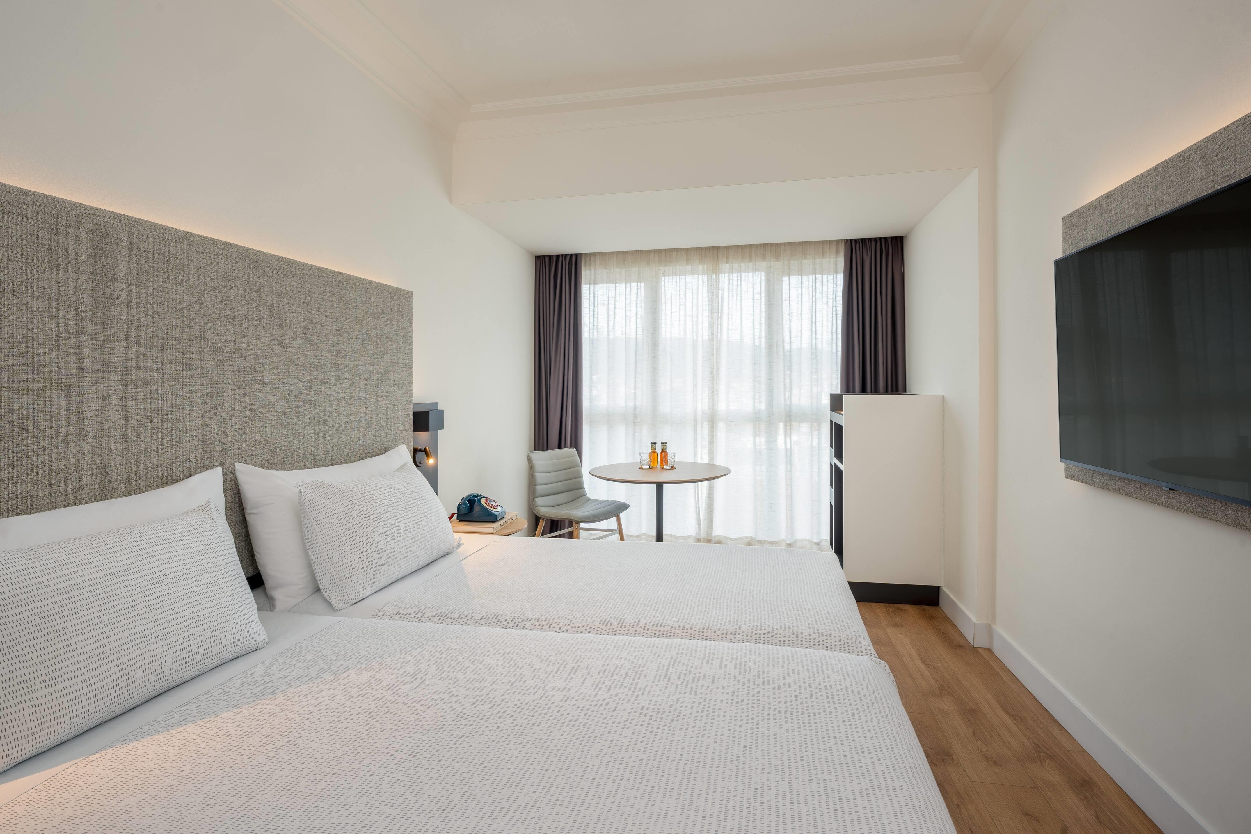 Room Connecting Room