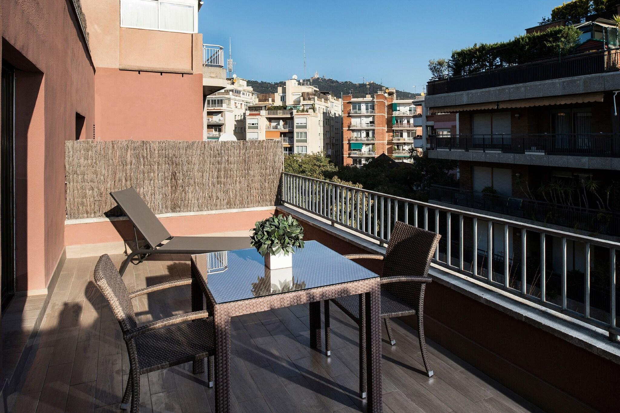 Double Single Premium Queen Bed