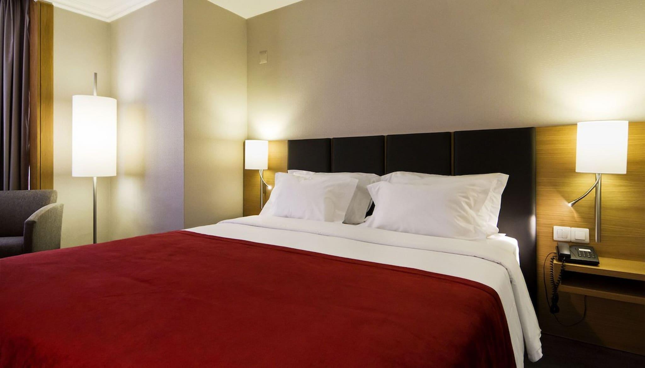 Double or Twin with Double Bed