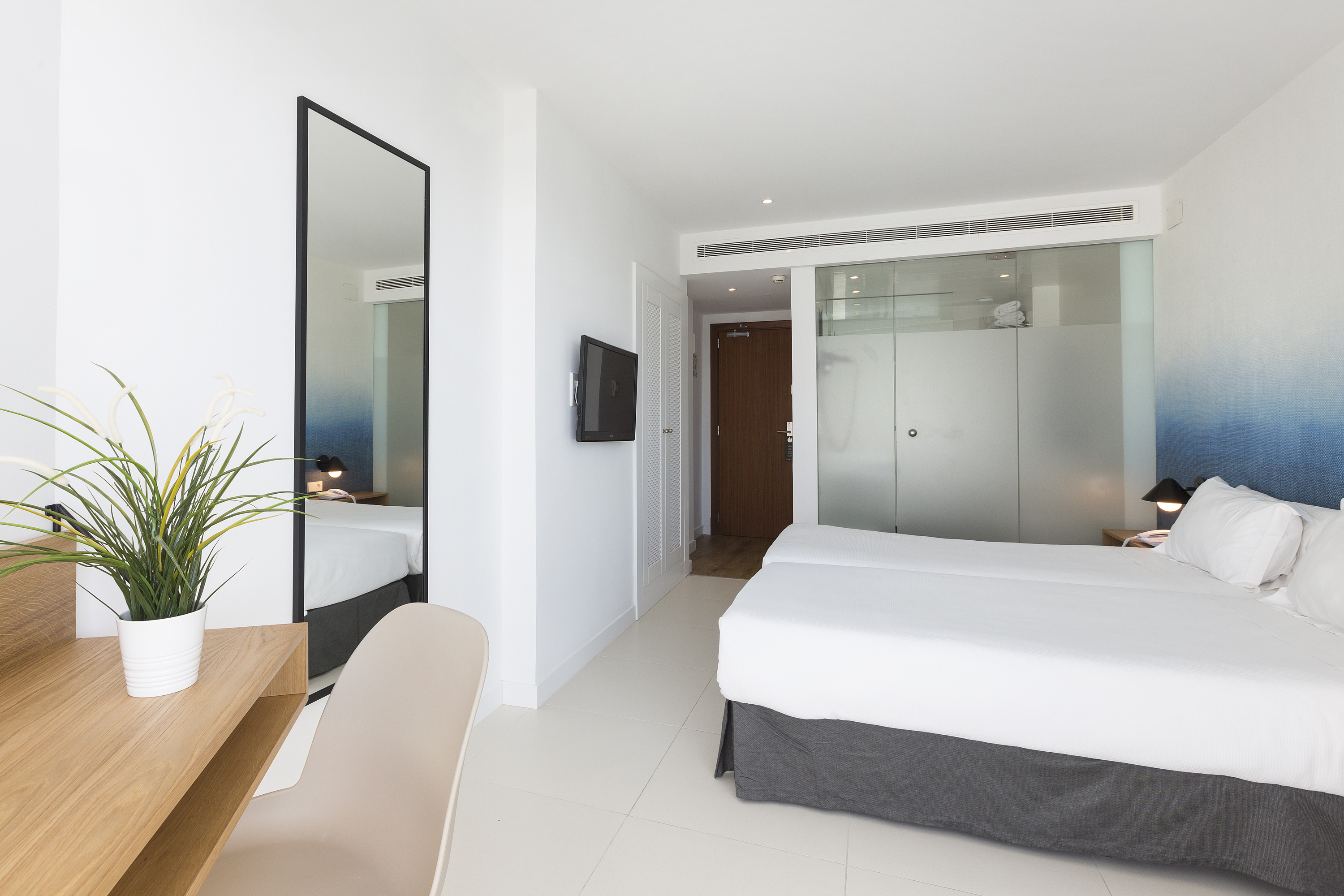 Double or Twin Side Sea View