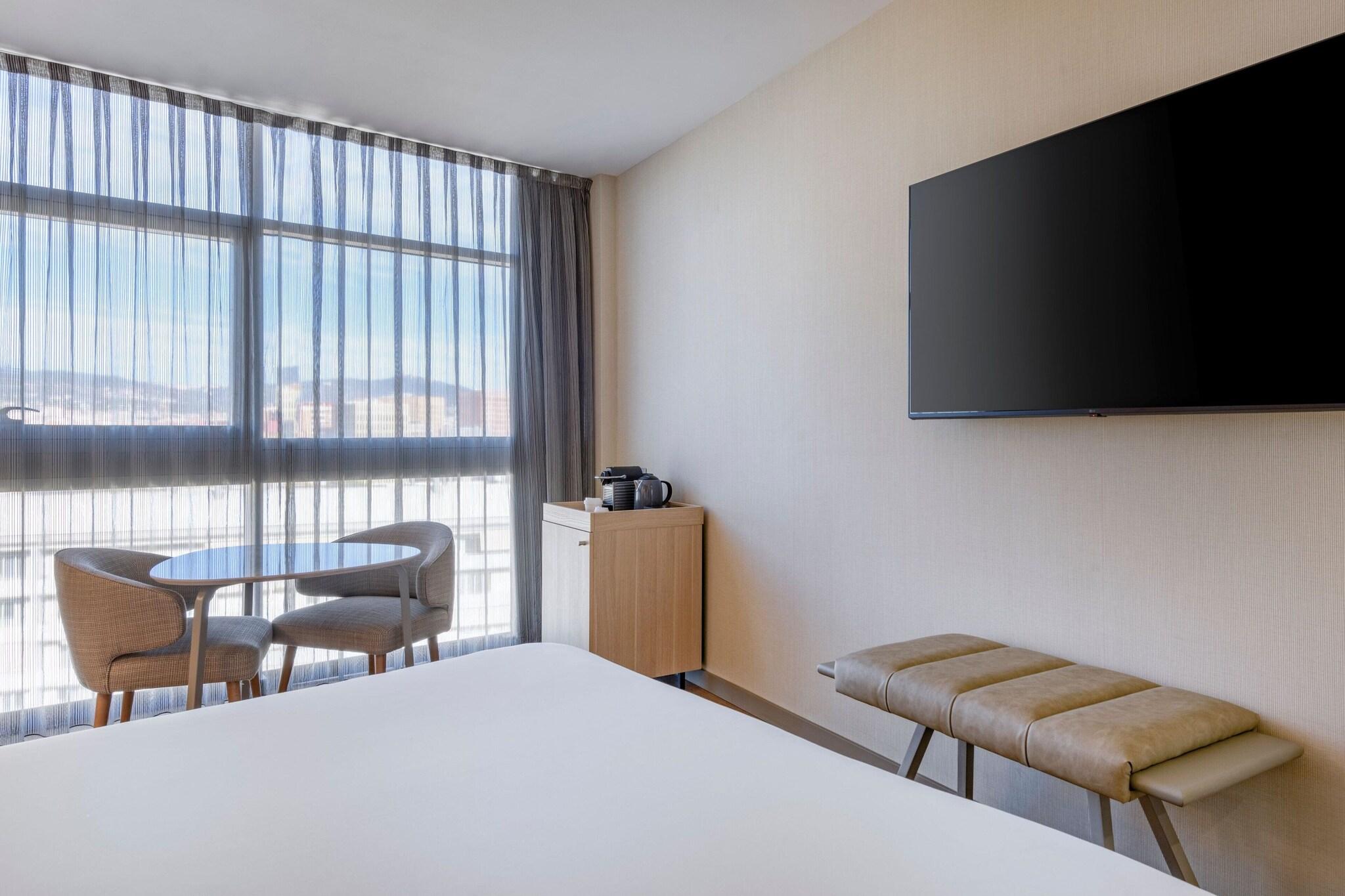 Double City View King Bed