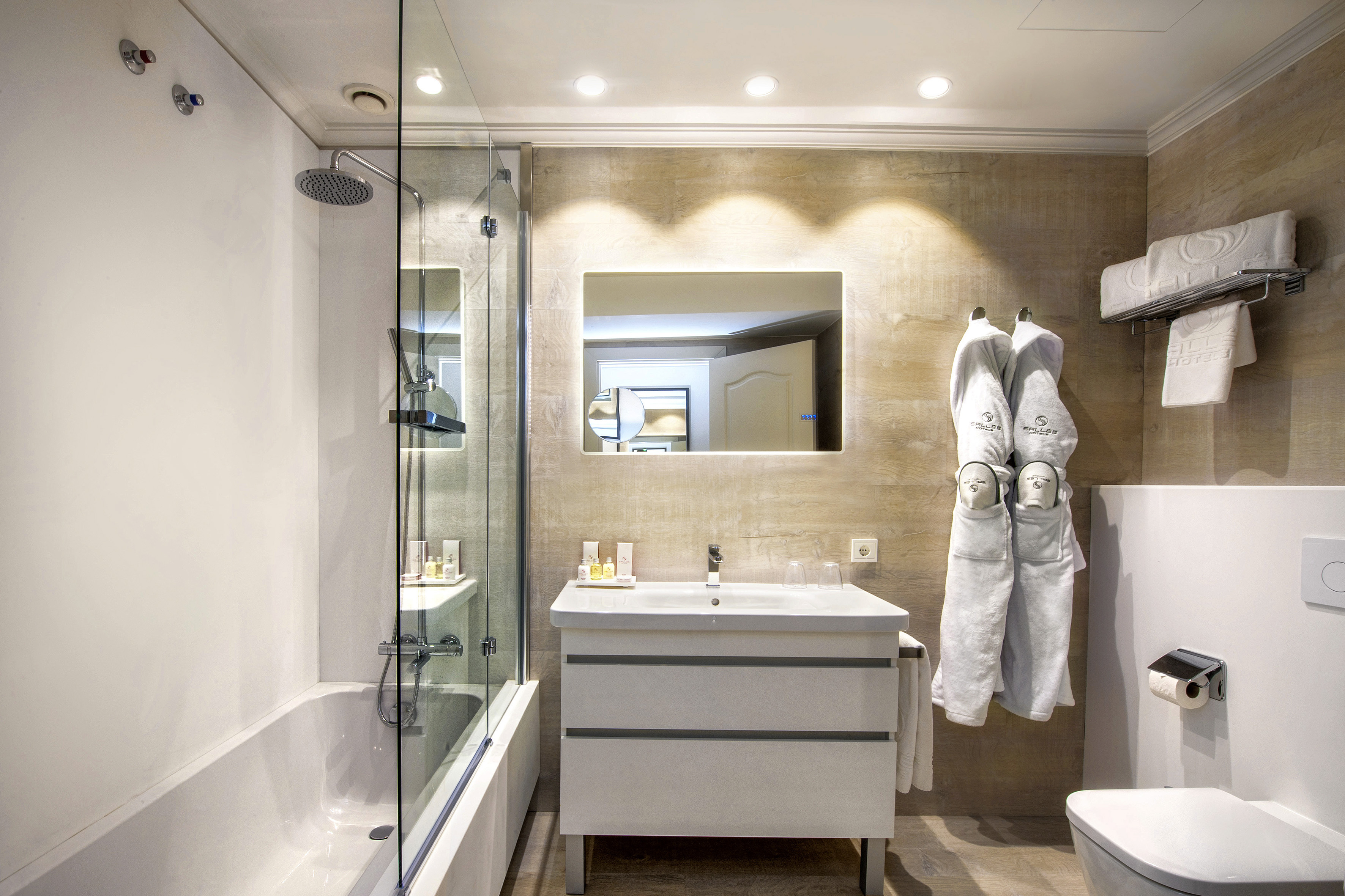 Double or Twin Deluxe with Terrace