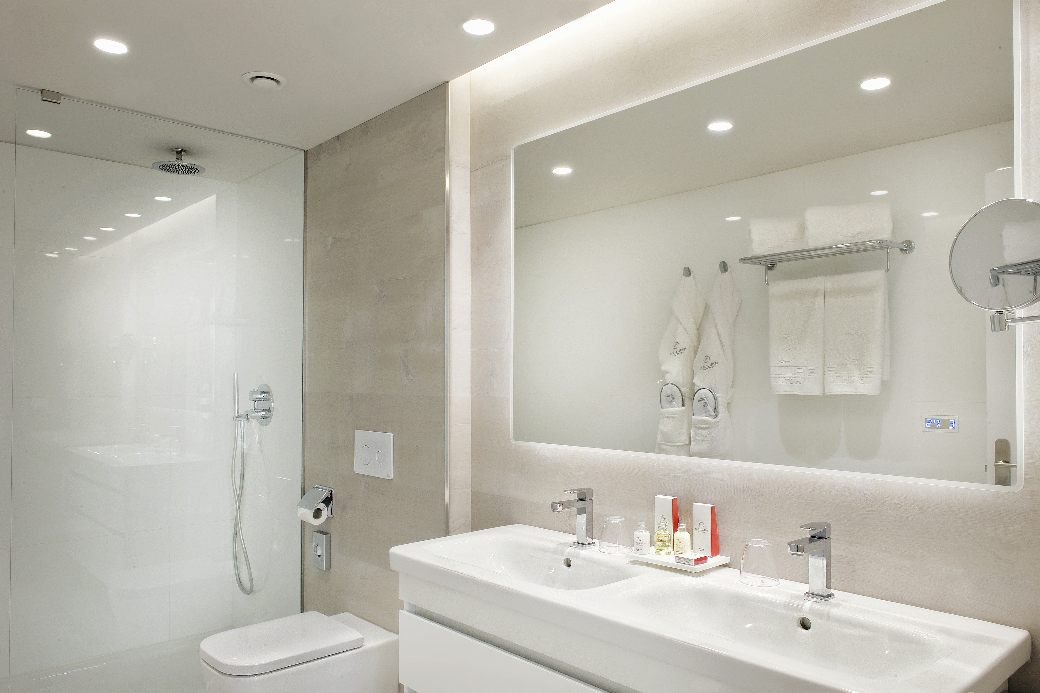 Double or Twin Deluxe with Terrace