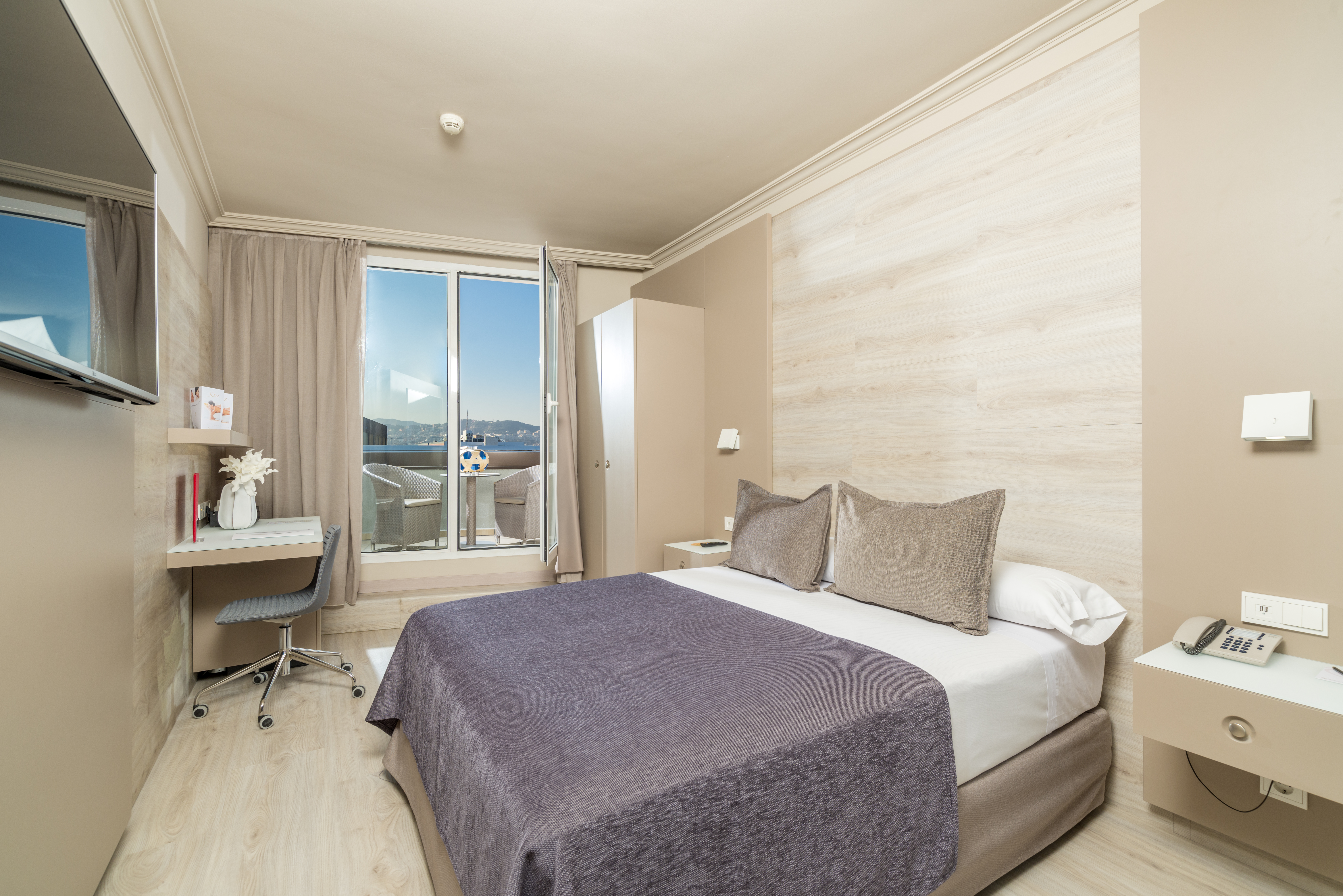 Double or Twin Deluxe with Terrace