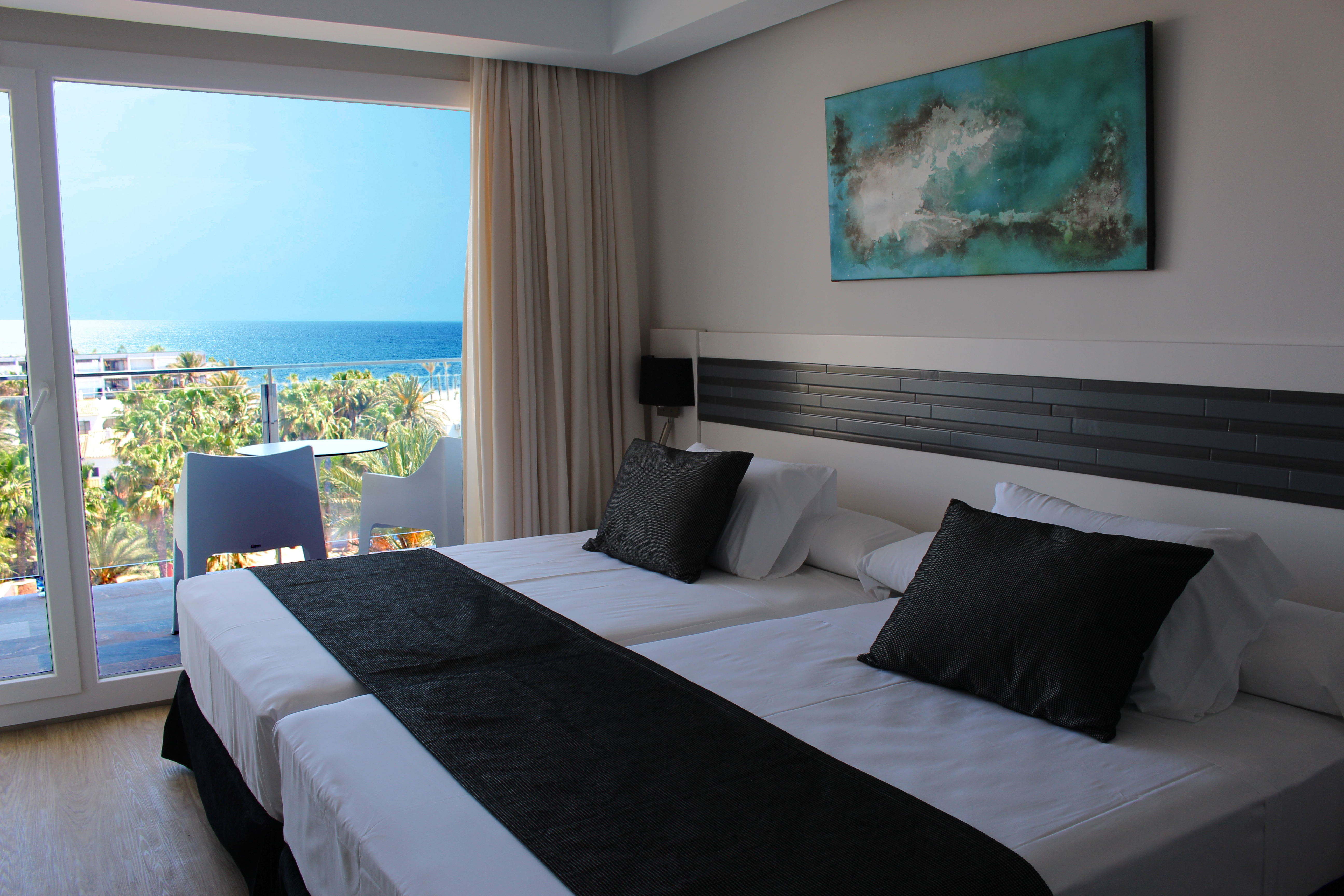 Double or Twin Side Sea View