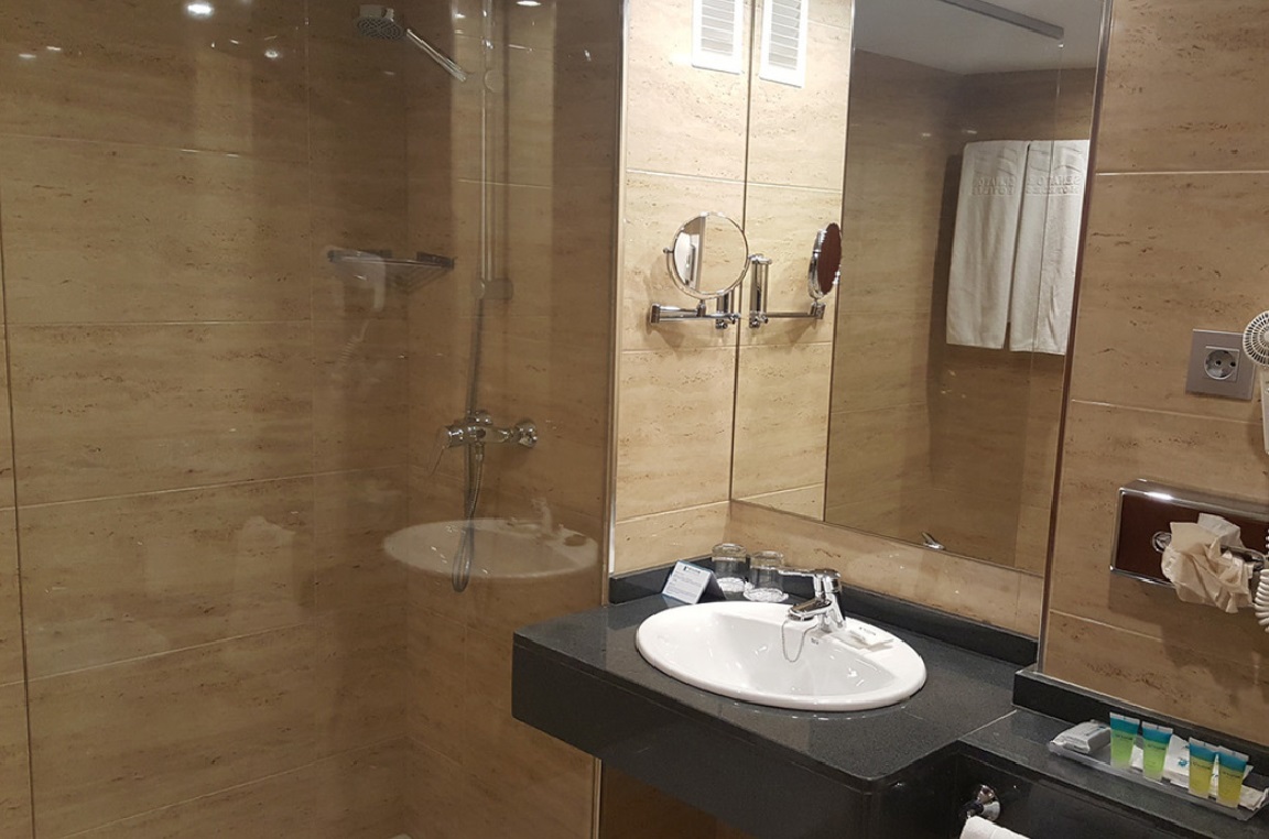 Double Connecting Room