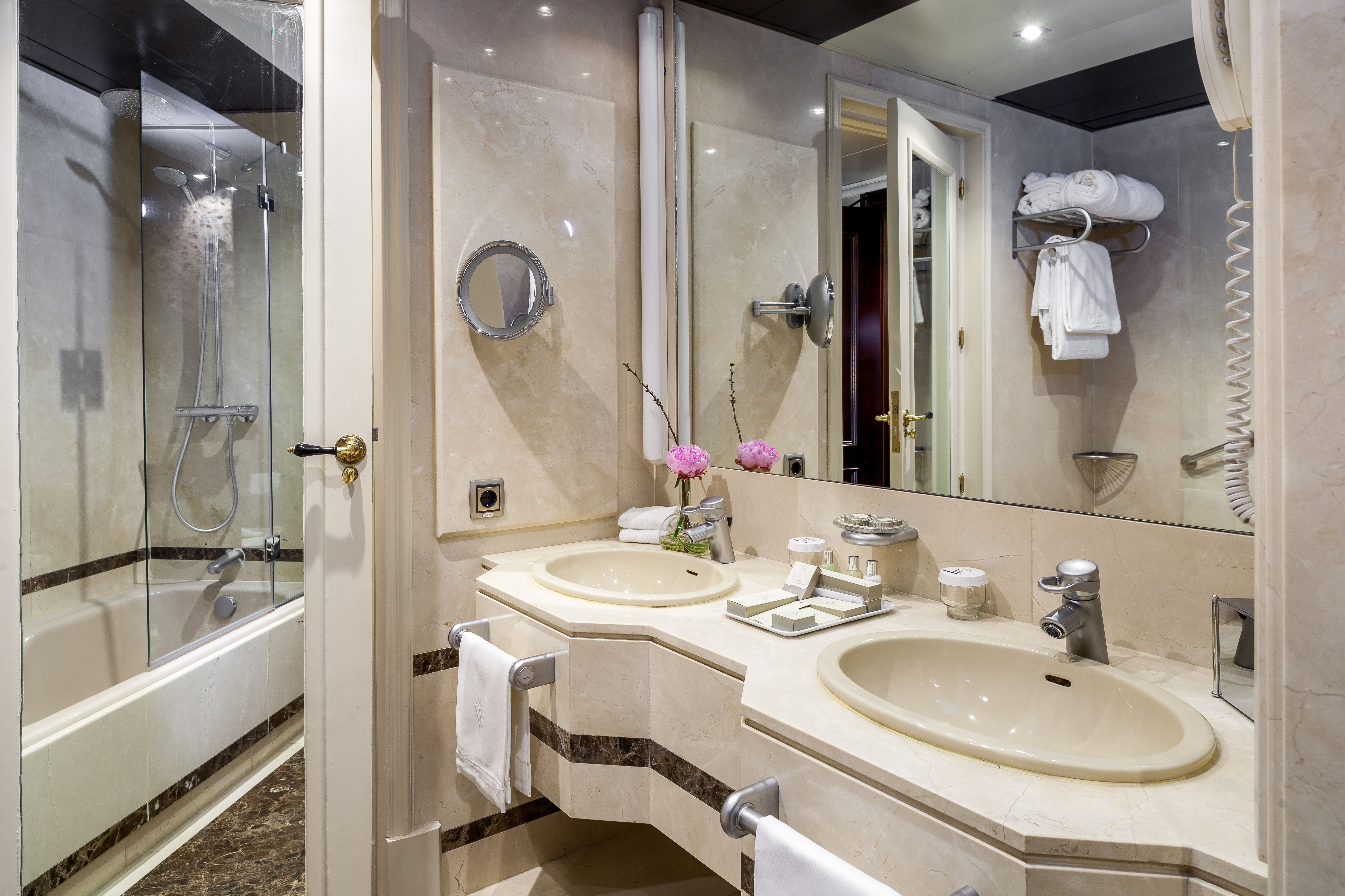 Double Single Executive