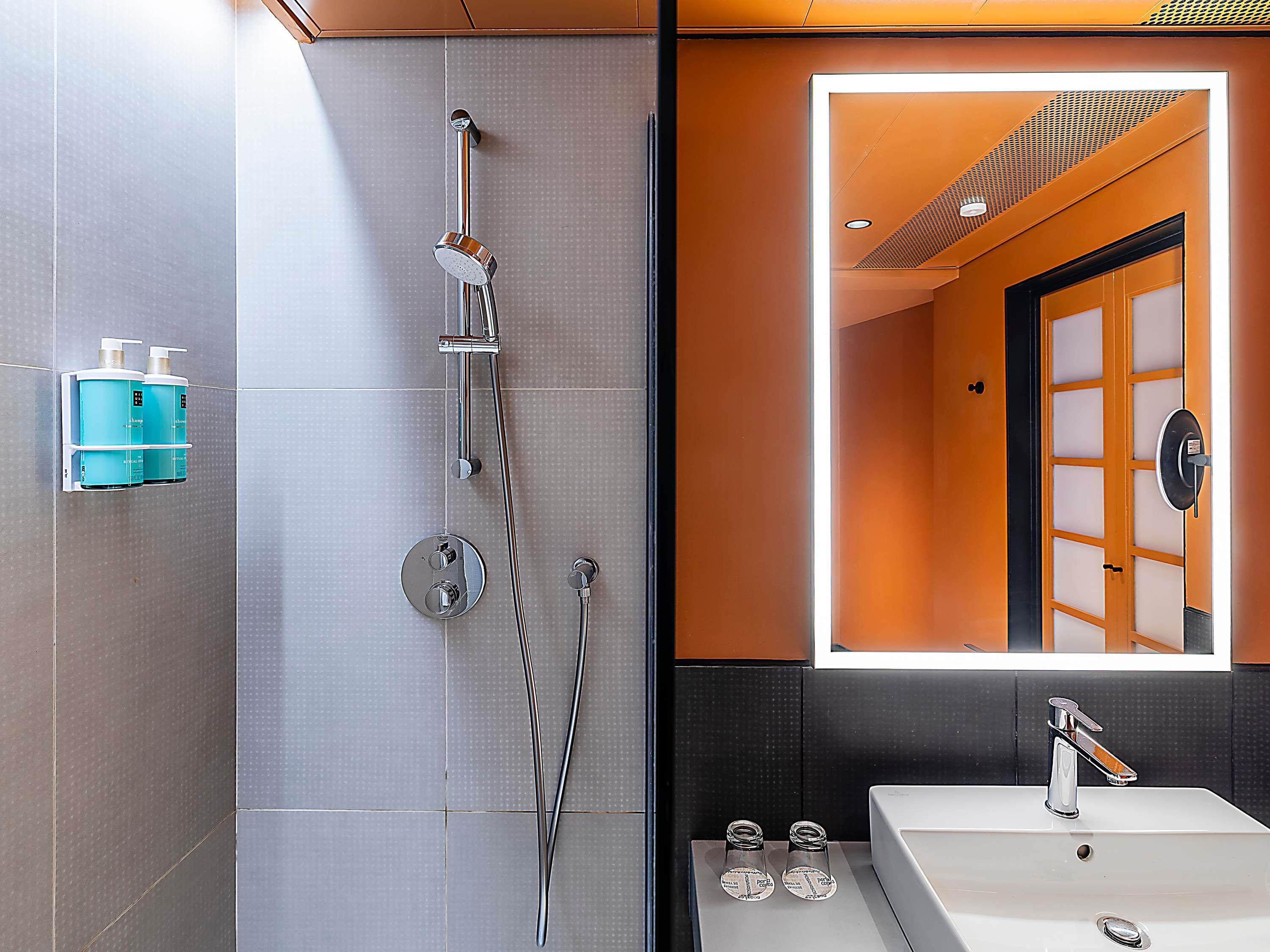 Double Queen Size Bed