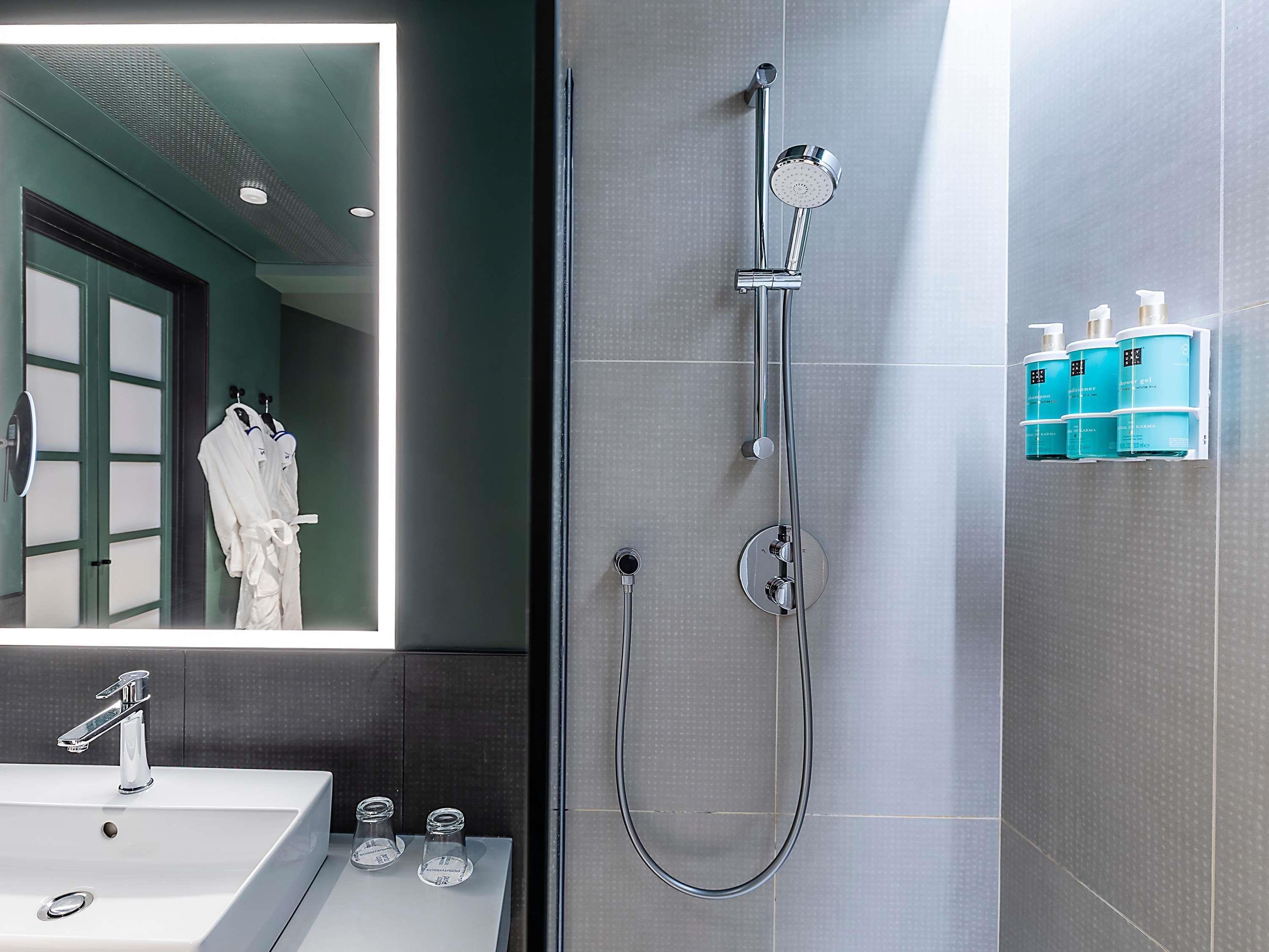 Double Queen Size Bed