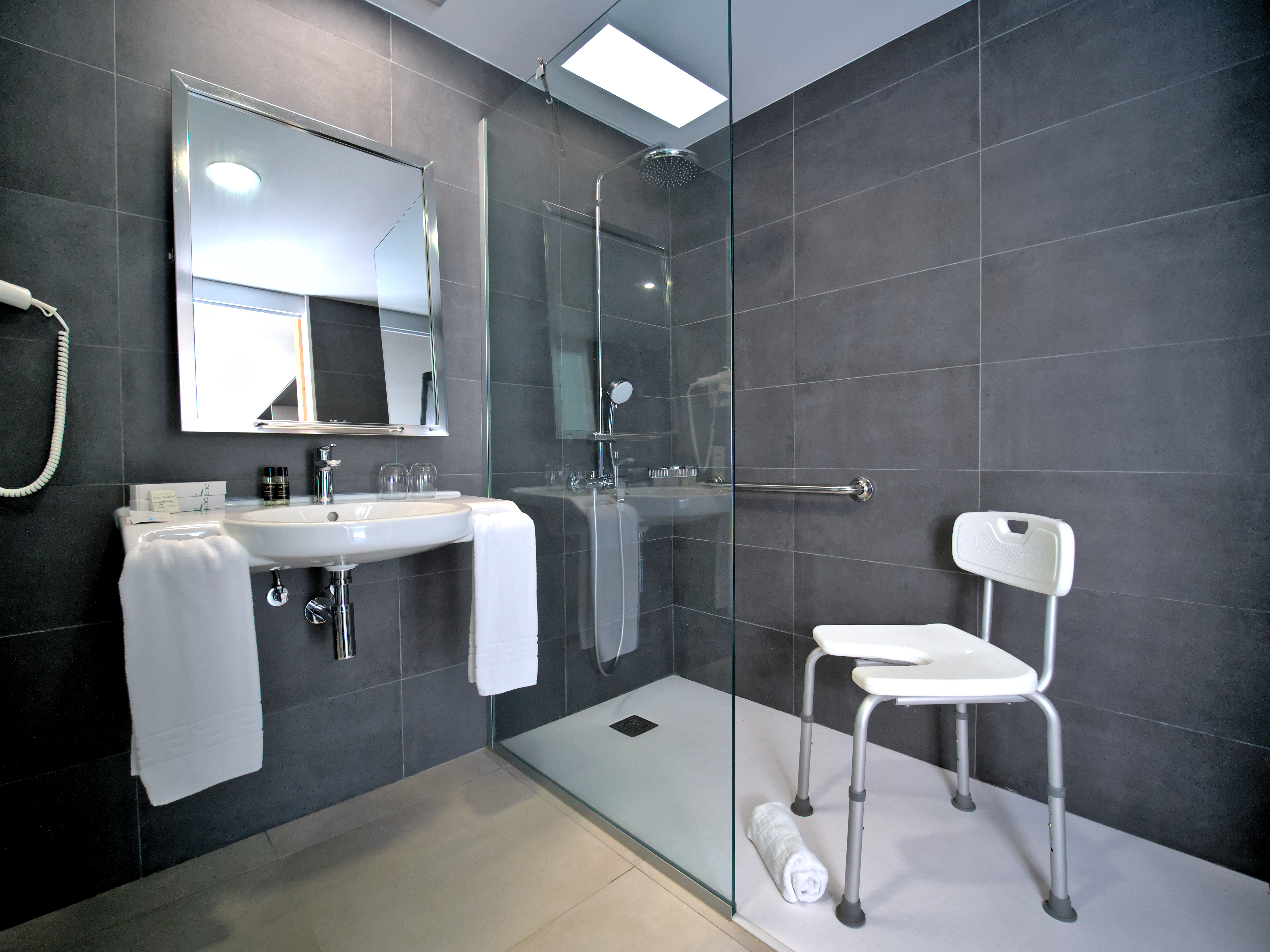 Junior Suite Accessible