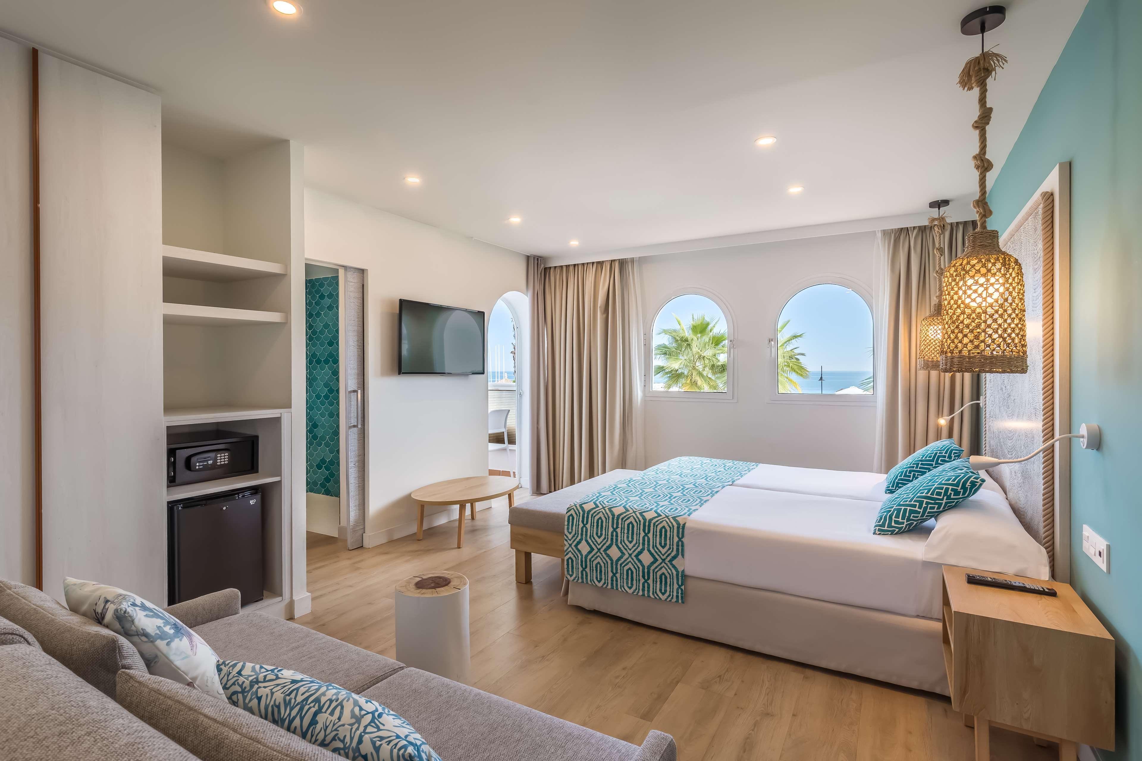 Double or Twin Deluxe Sea View