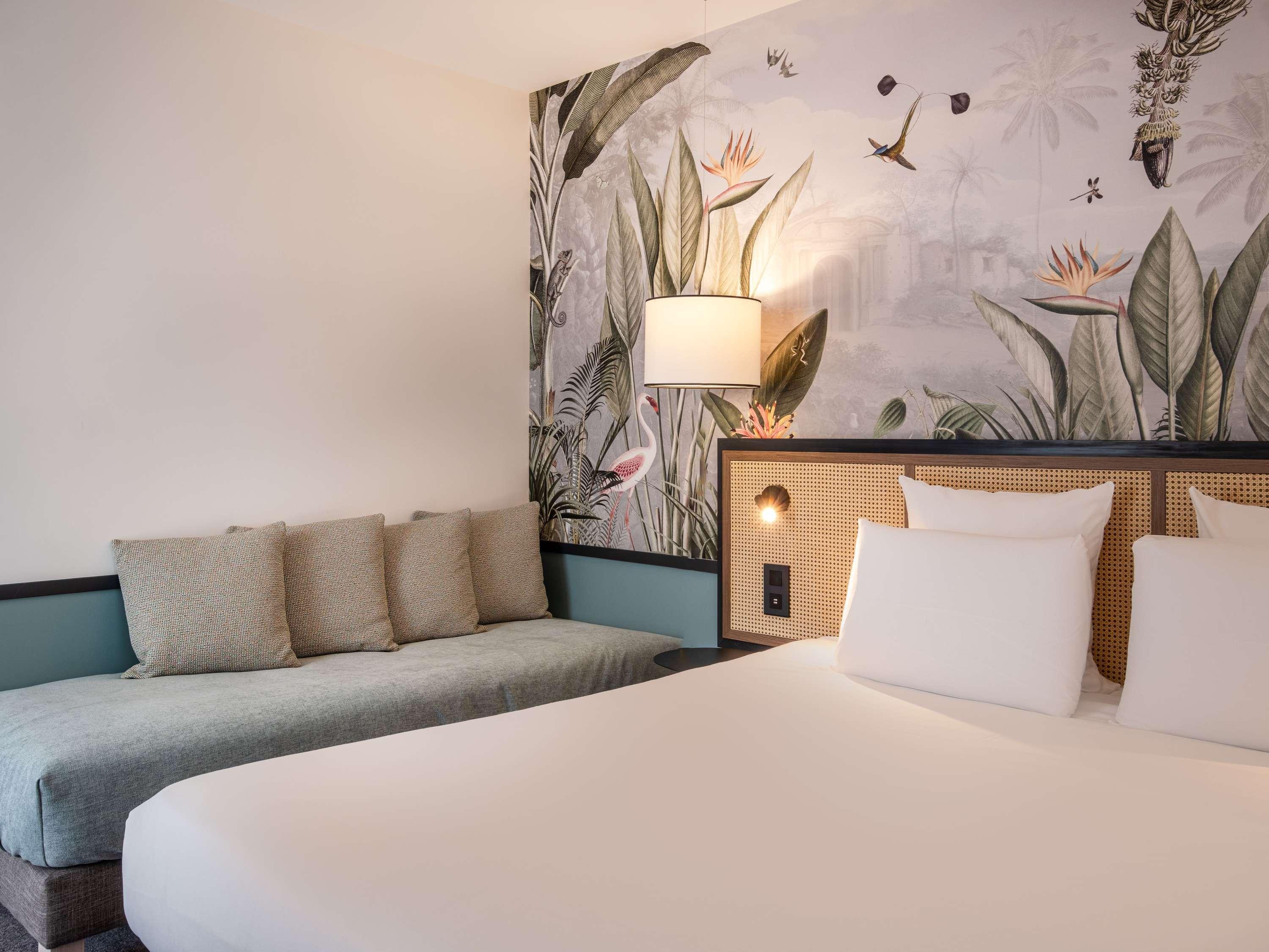 Double Deluxe Queen Bed