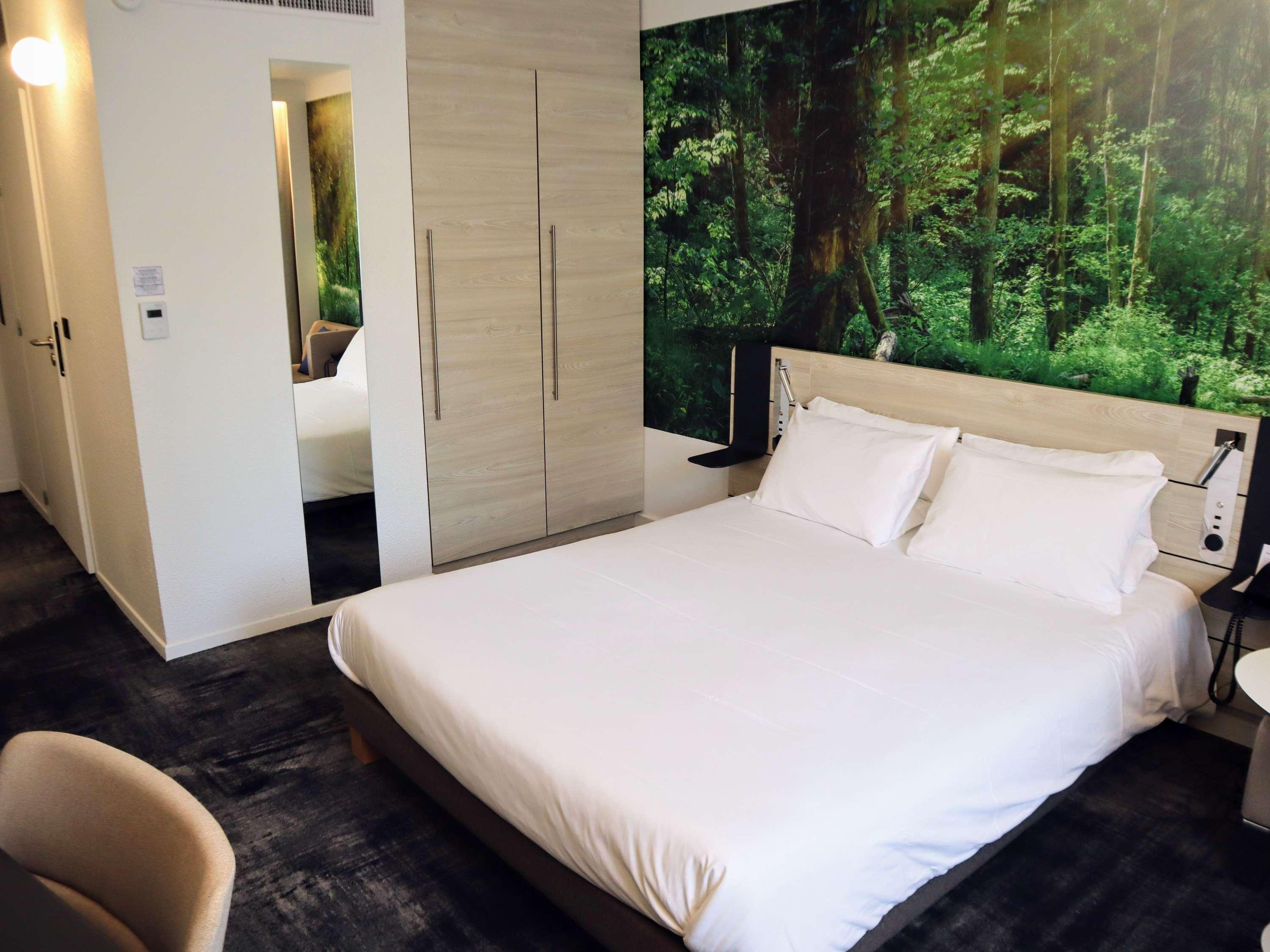 Double Accessible Superior