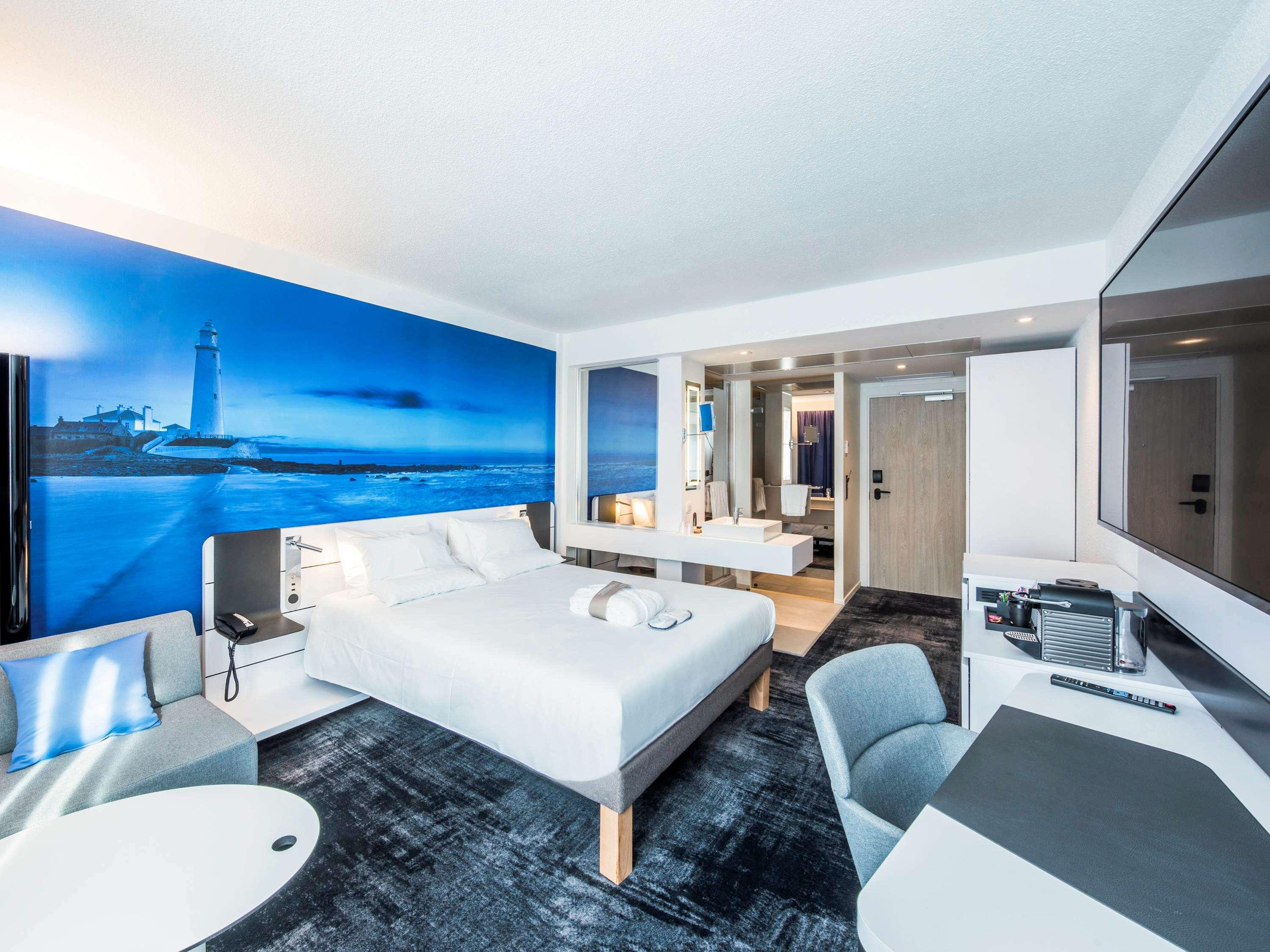 Double Executive Queen Bed