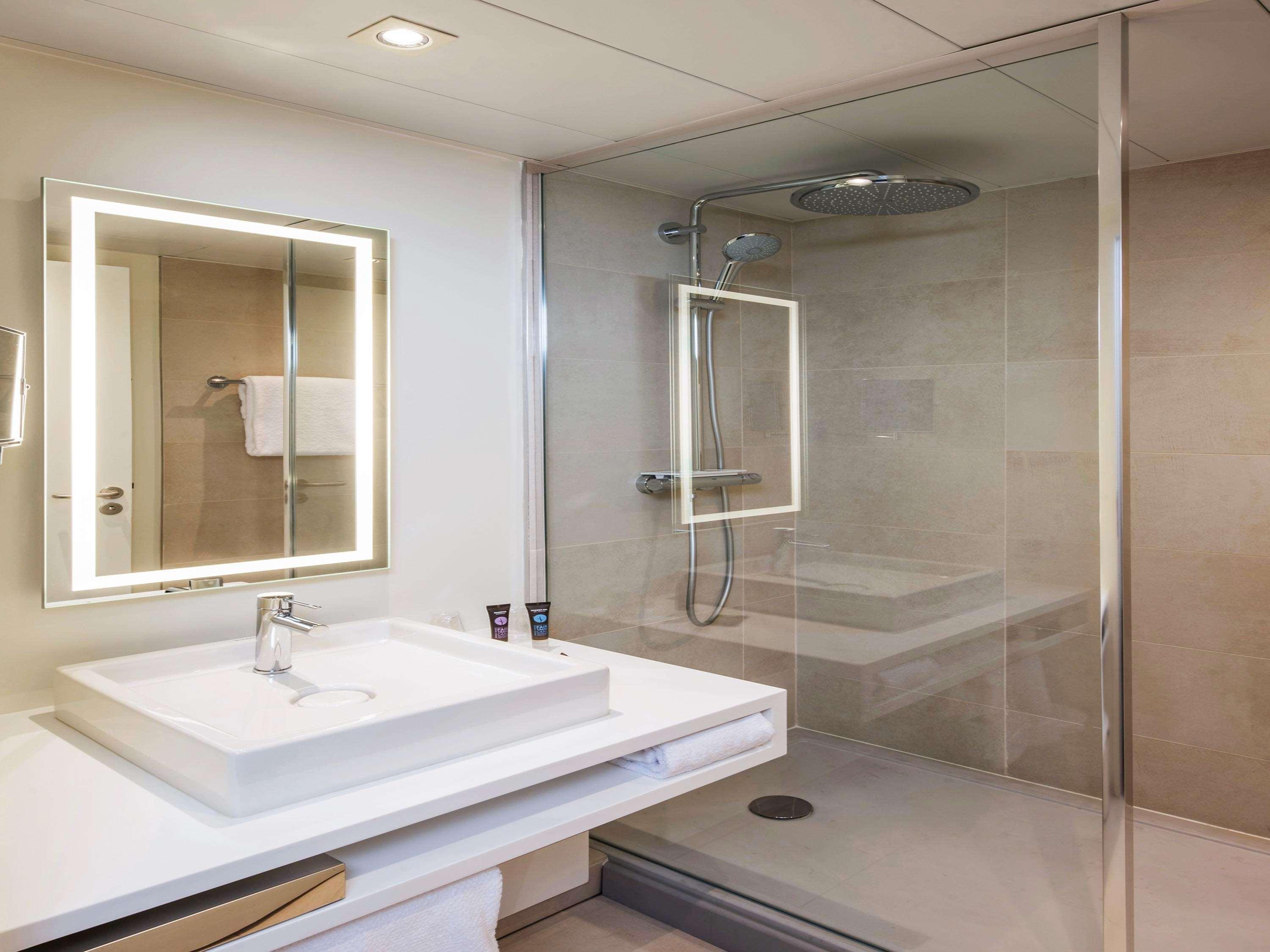 Double Executive Queen Bed