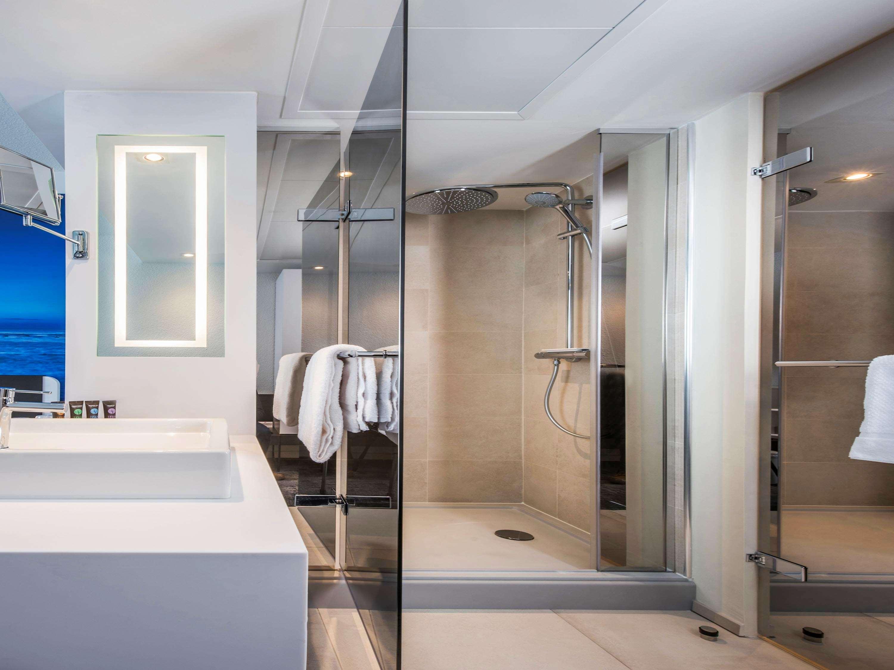 Double Executive Queen Bed