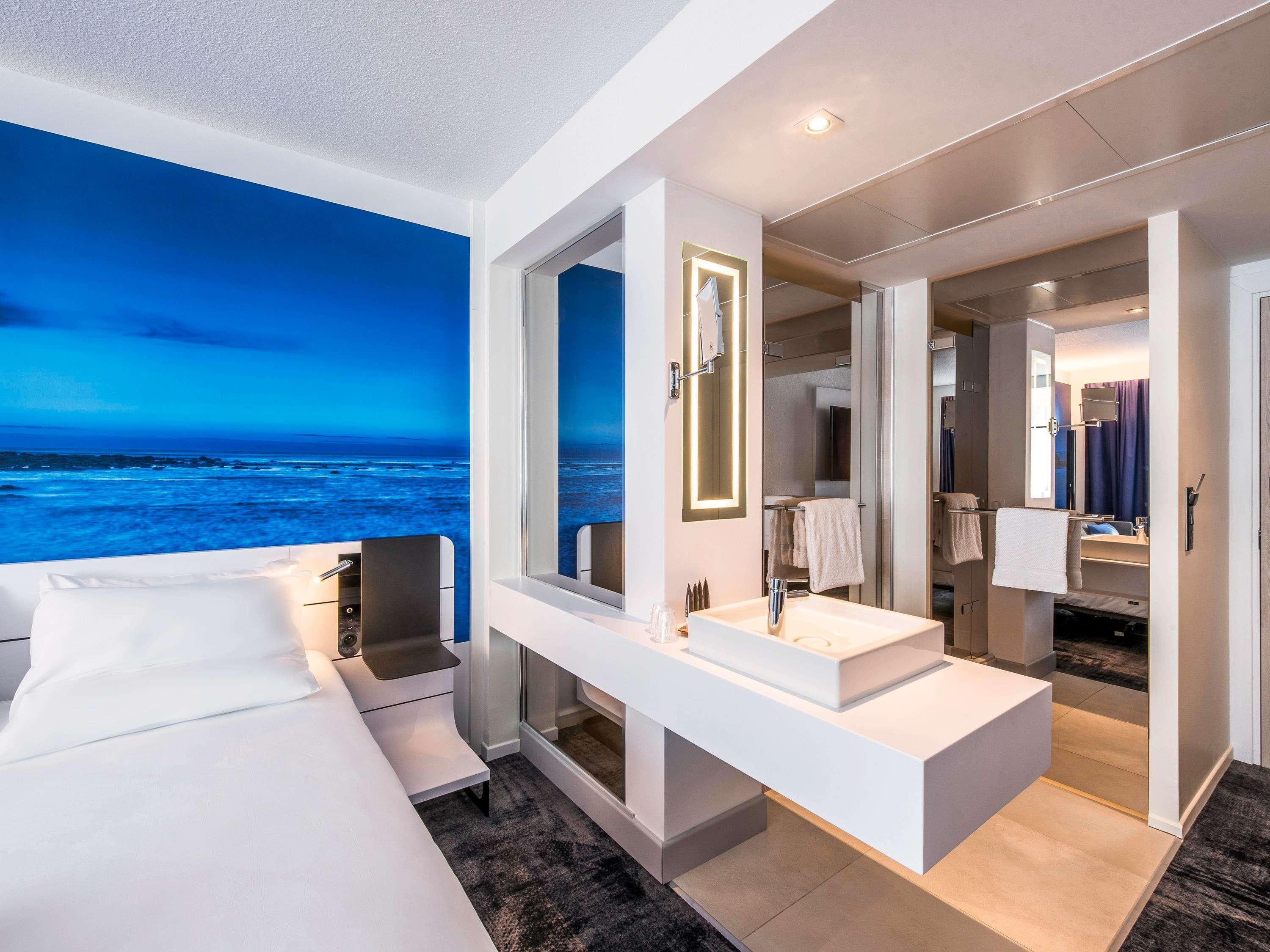 Double Executive Queen Bed