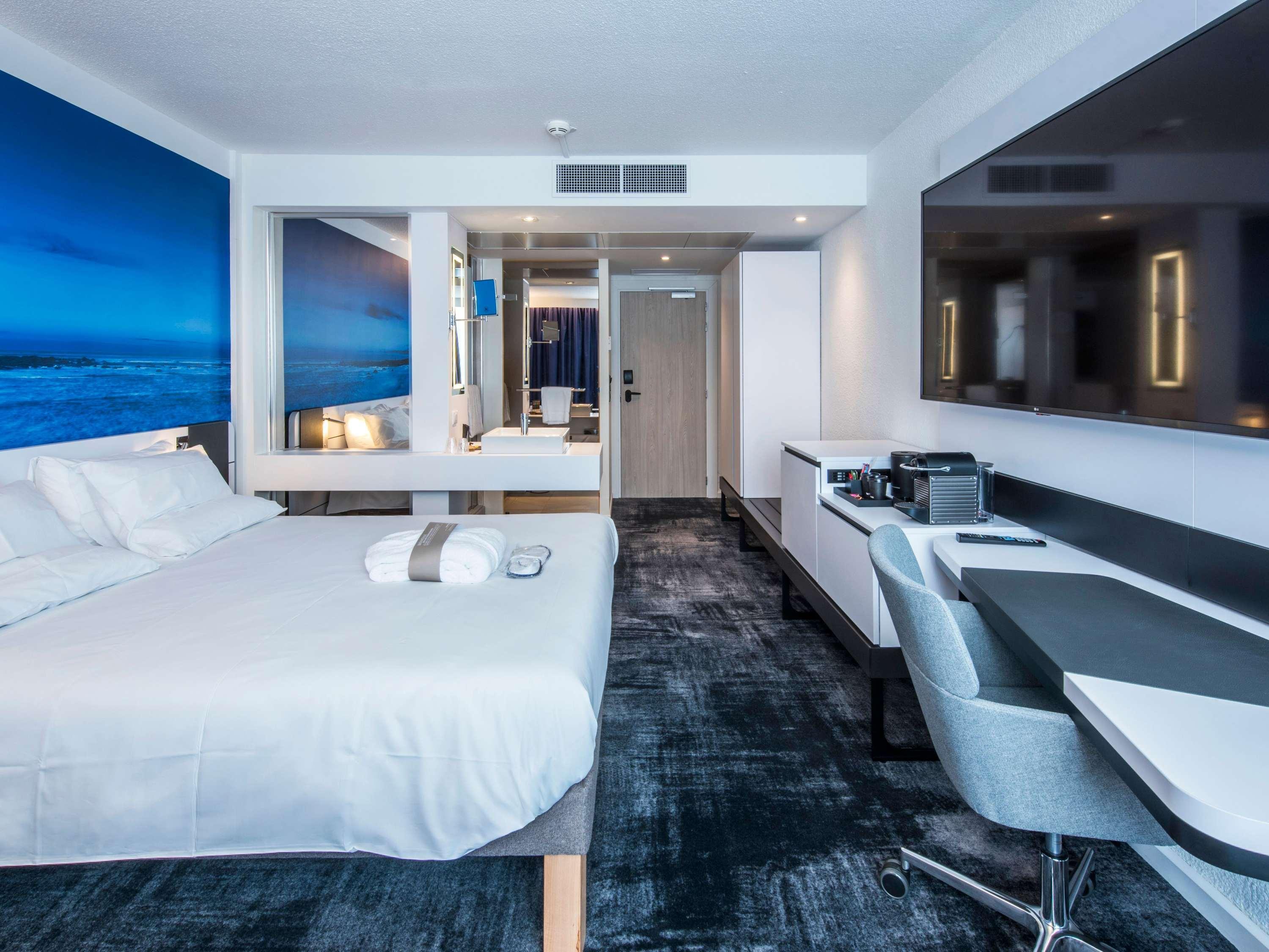 Double Executive Queen Bed