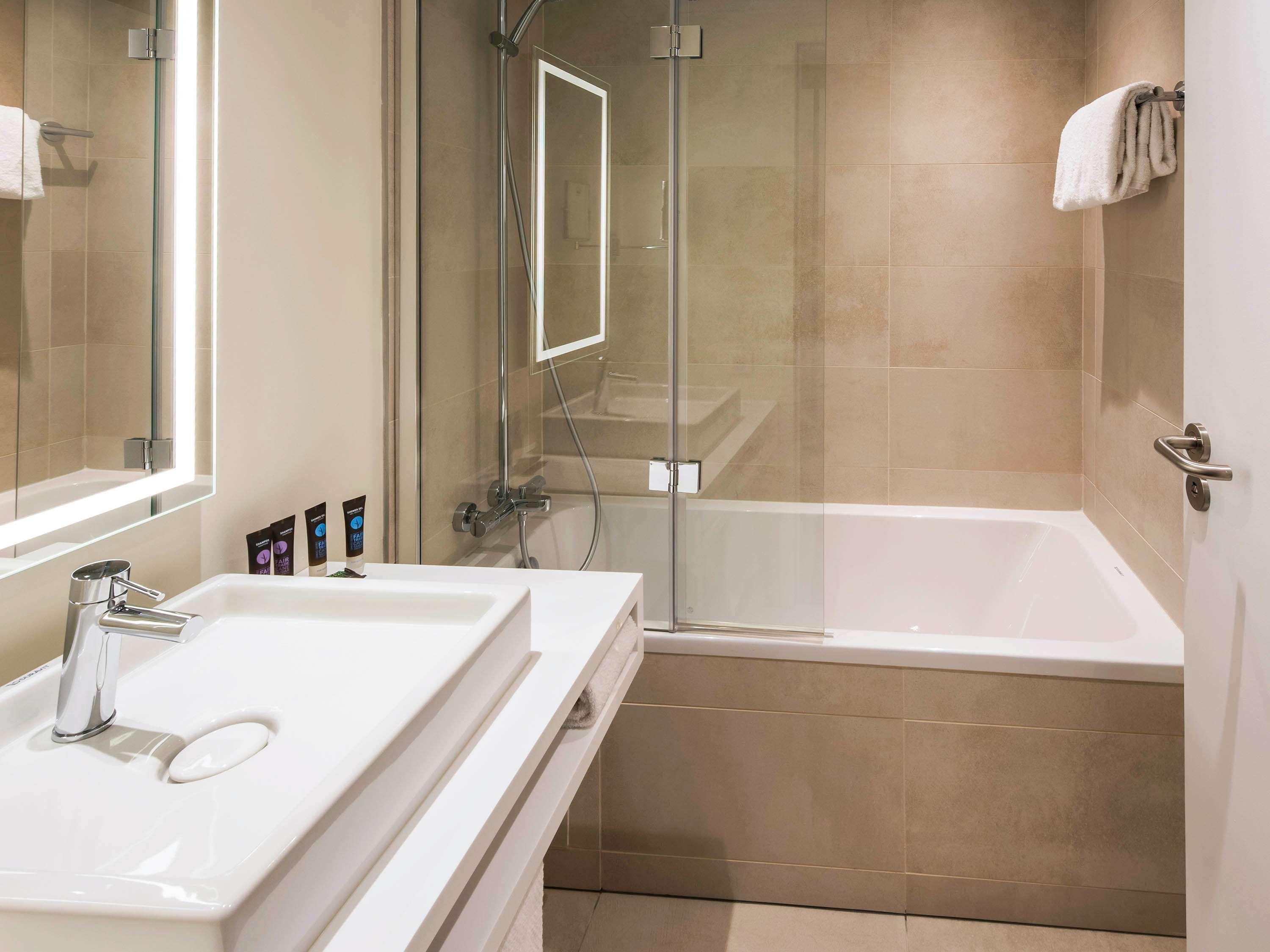 Double Executive Queen Bed