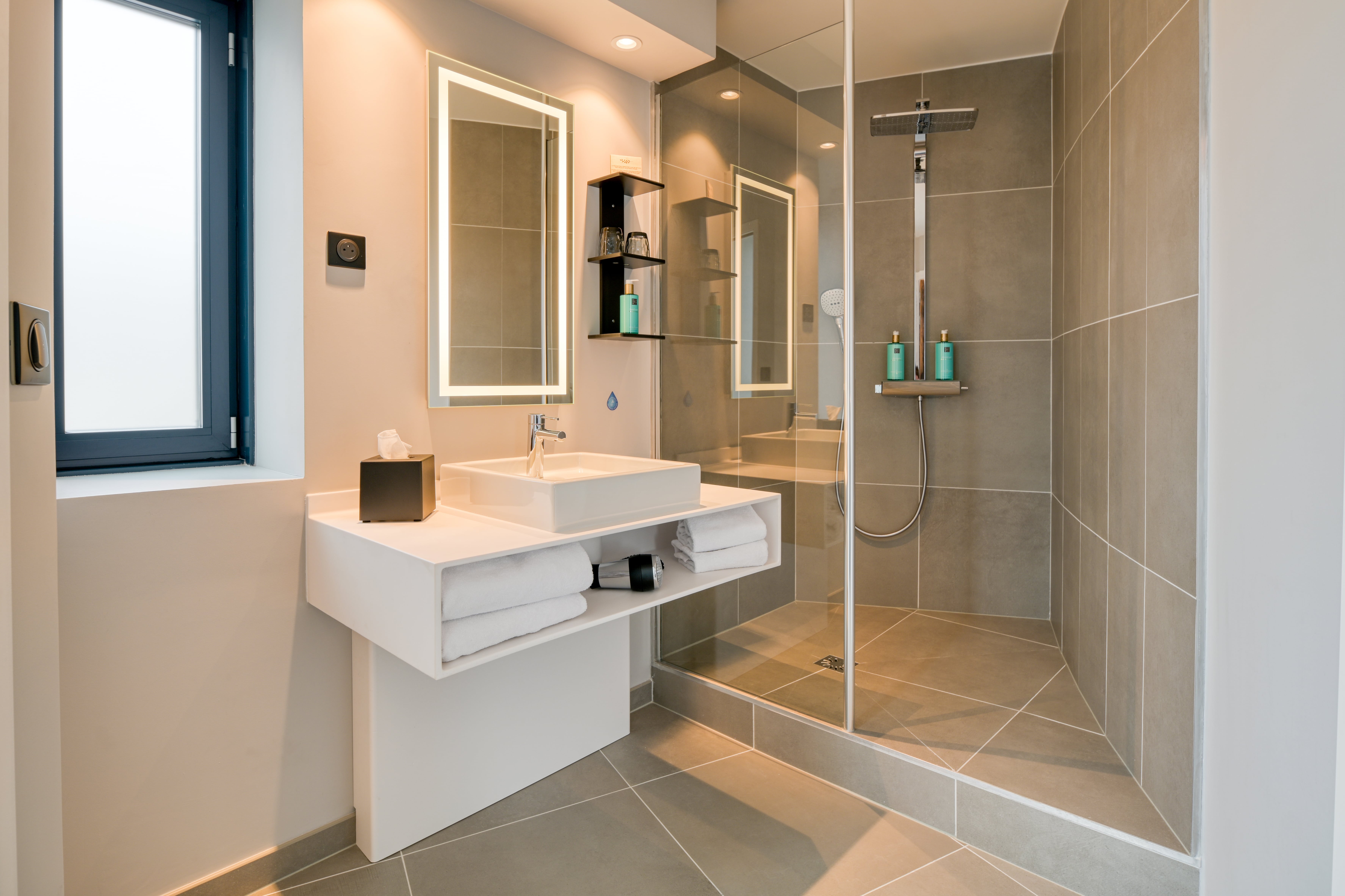 Double Classic Queen Bed