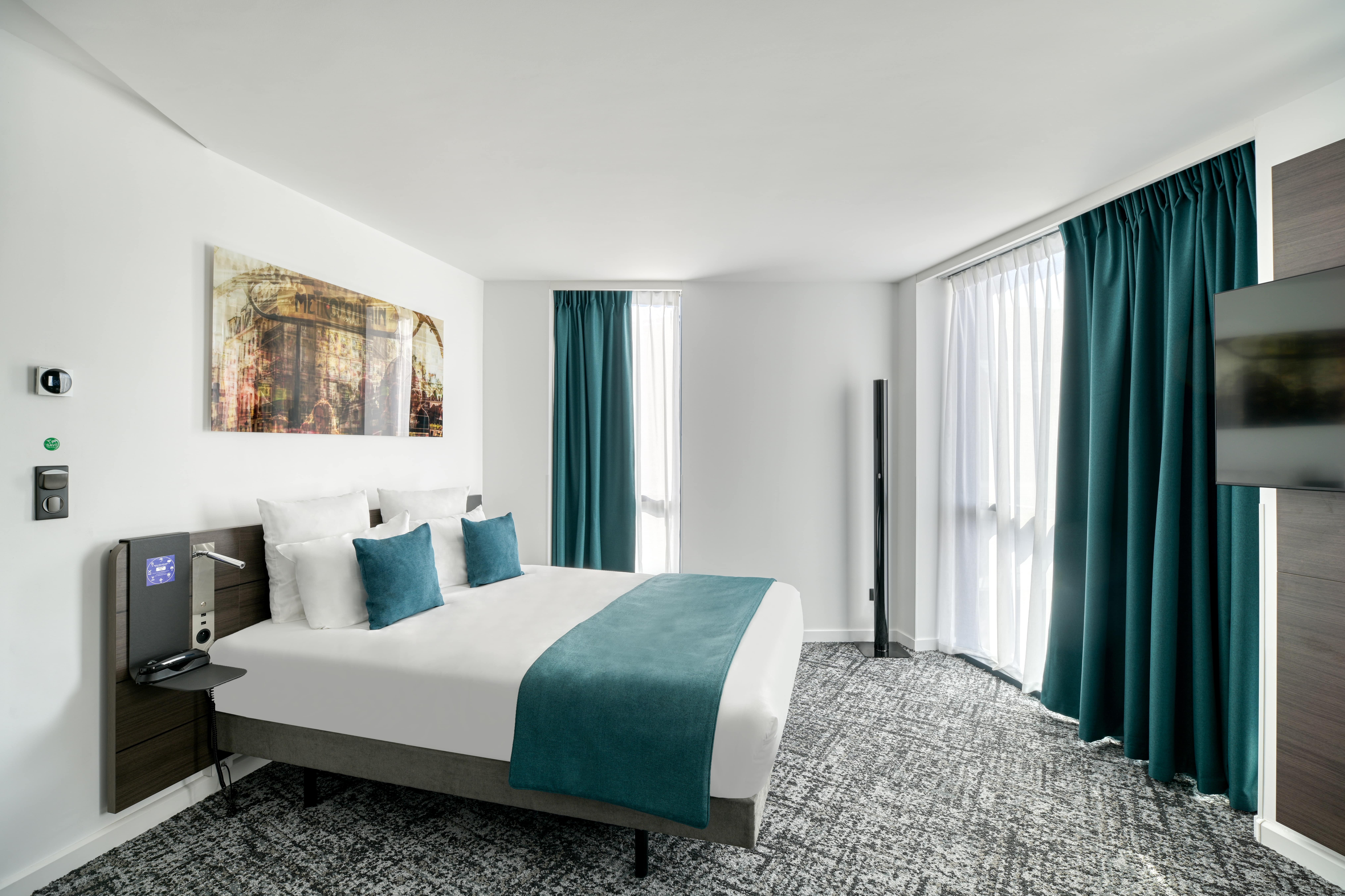 Double Classic Queen Bed