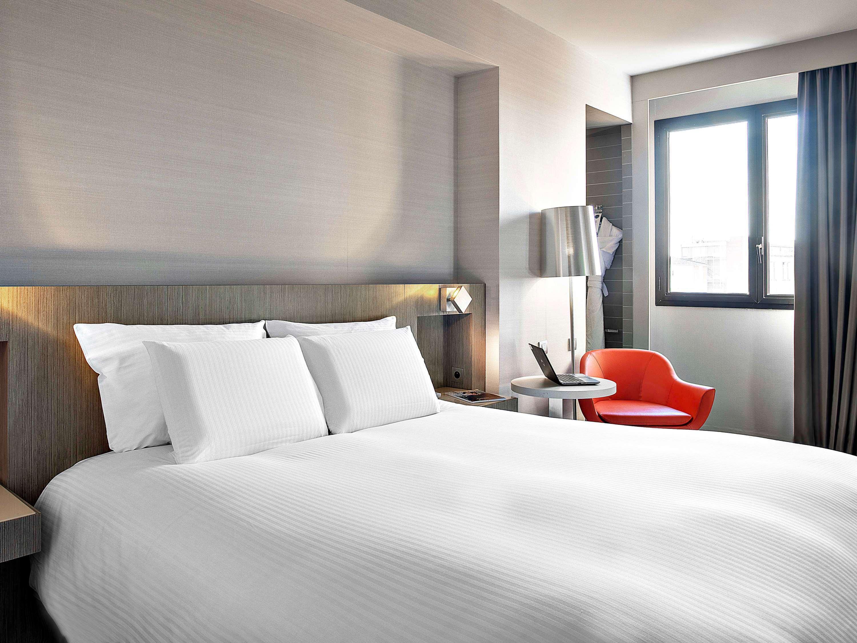 Double Classic Queen Bed