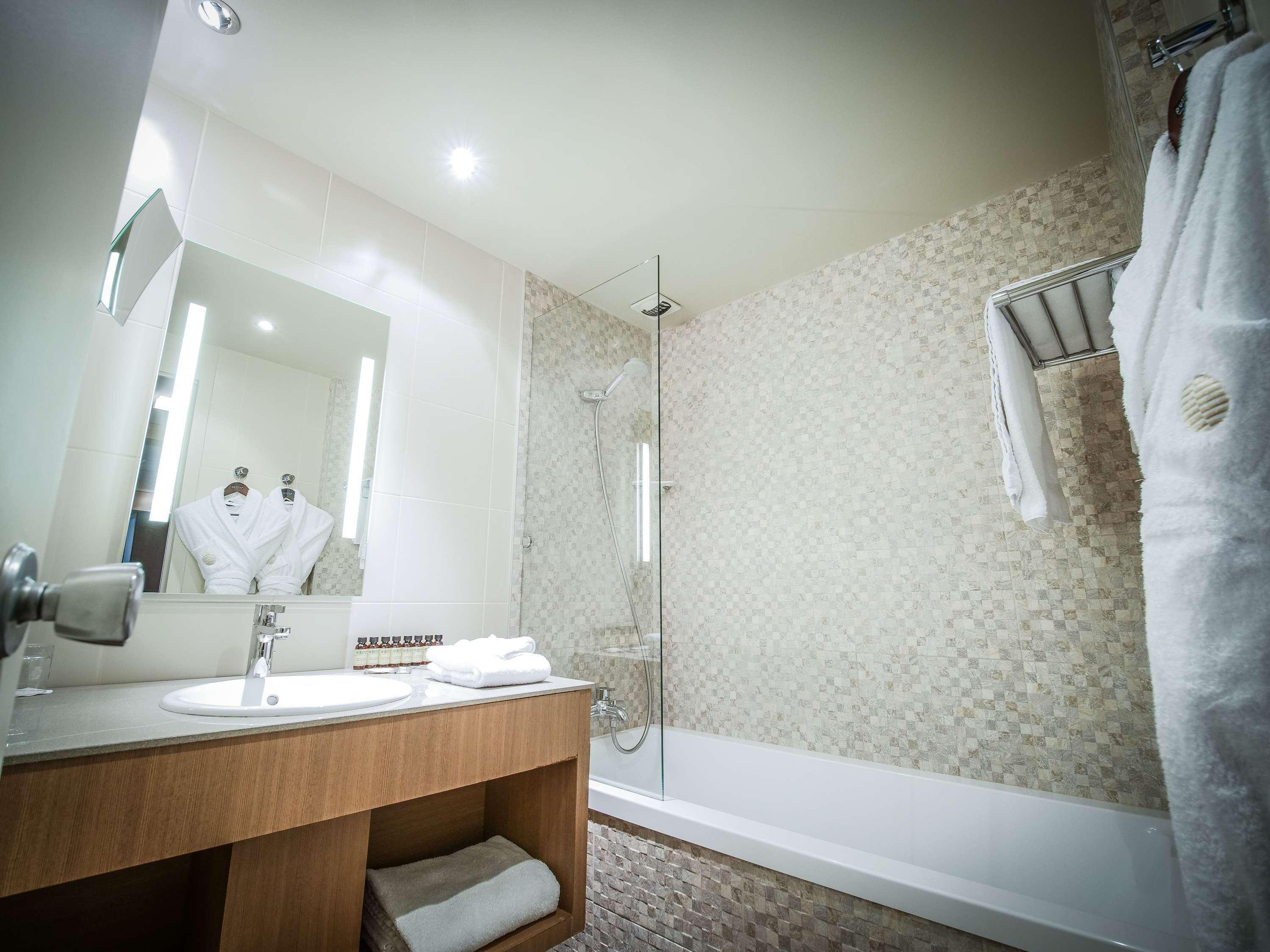 Double Deluxe King Bed