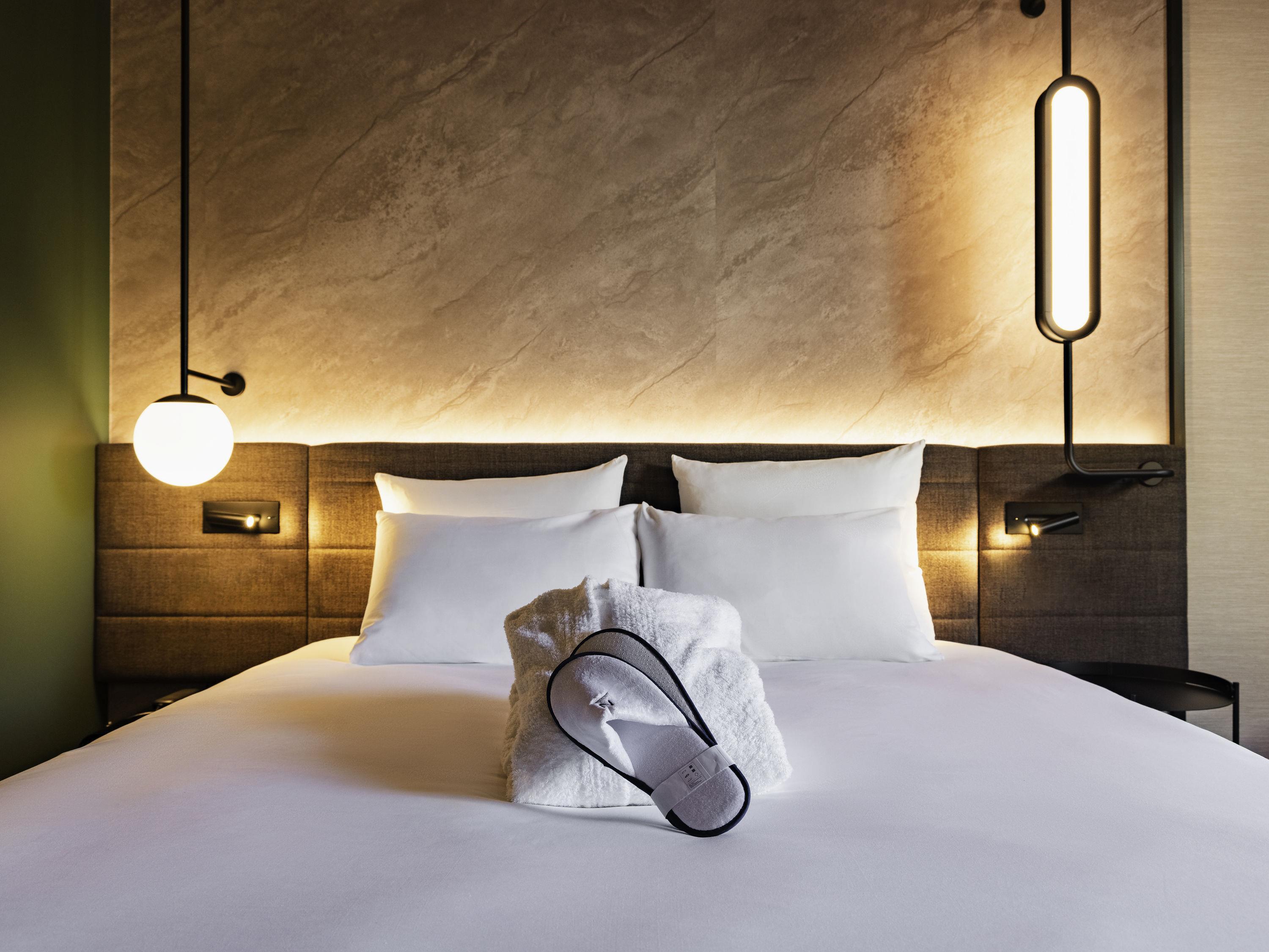 Double Executive Queen Bed