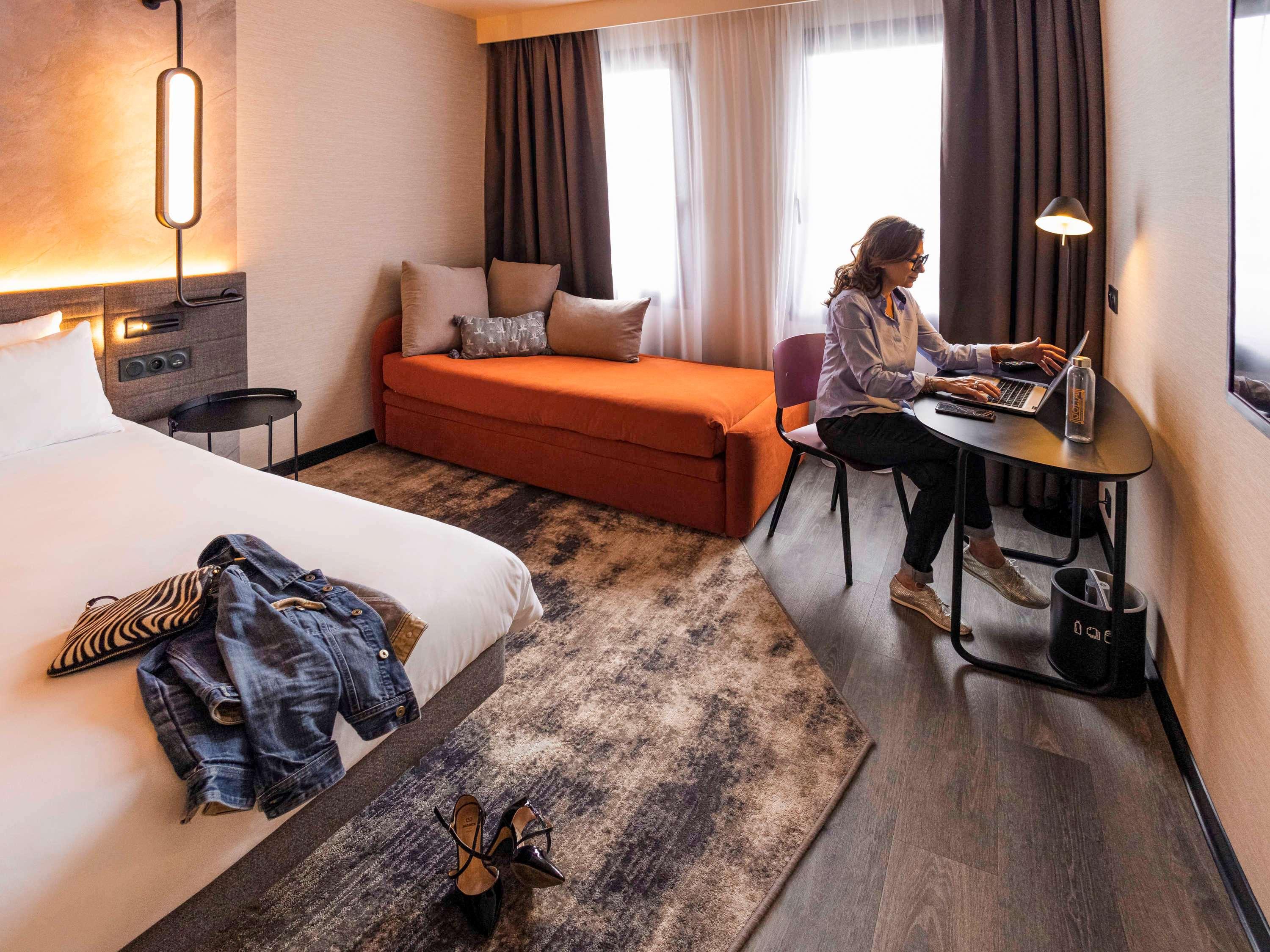 Double Executive Queen Bed