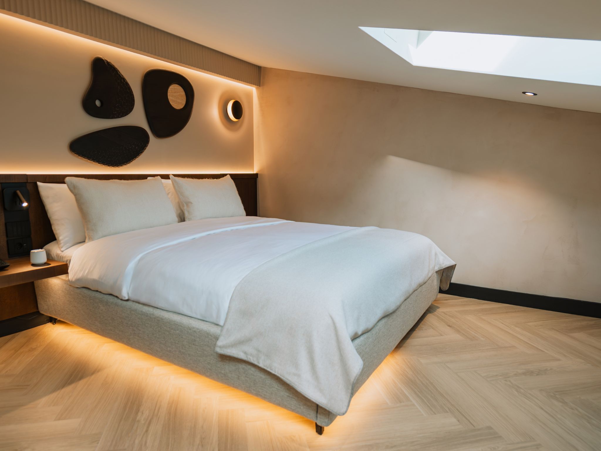 Room Queen Size Bed