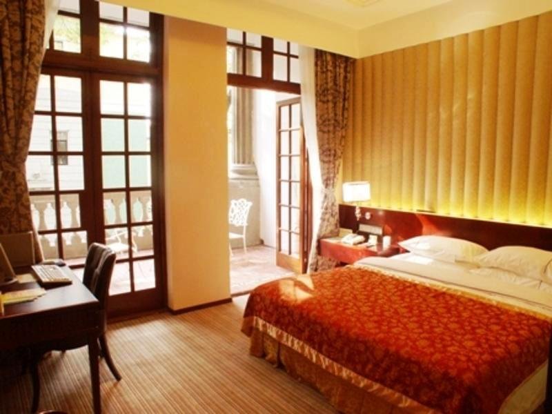 Double King Size Bed