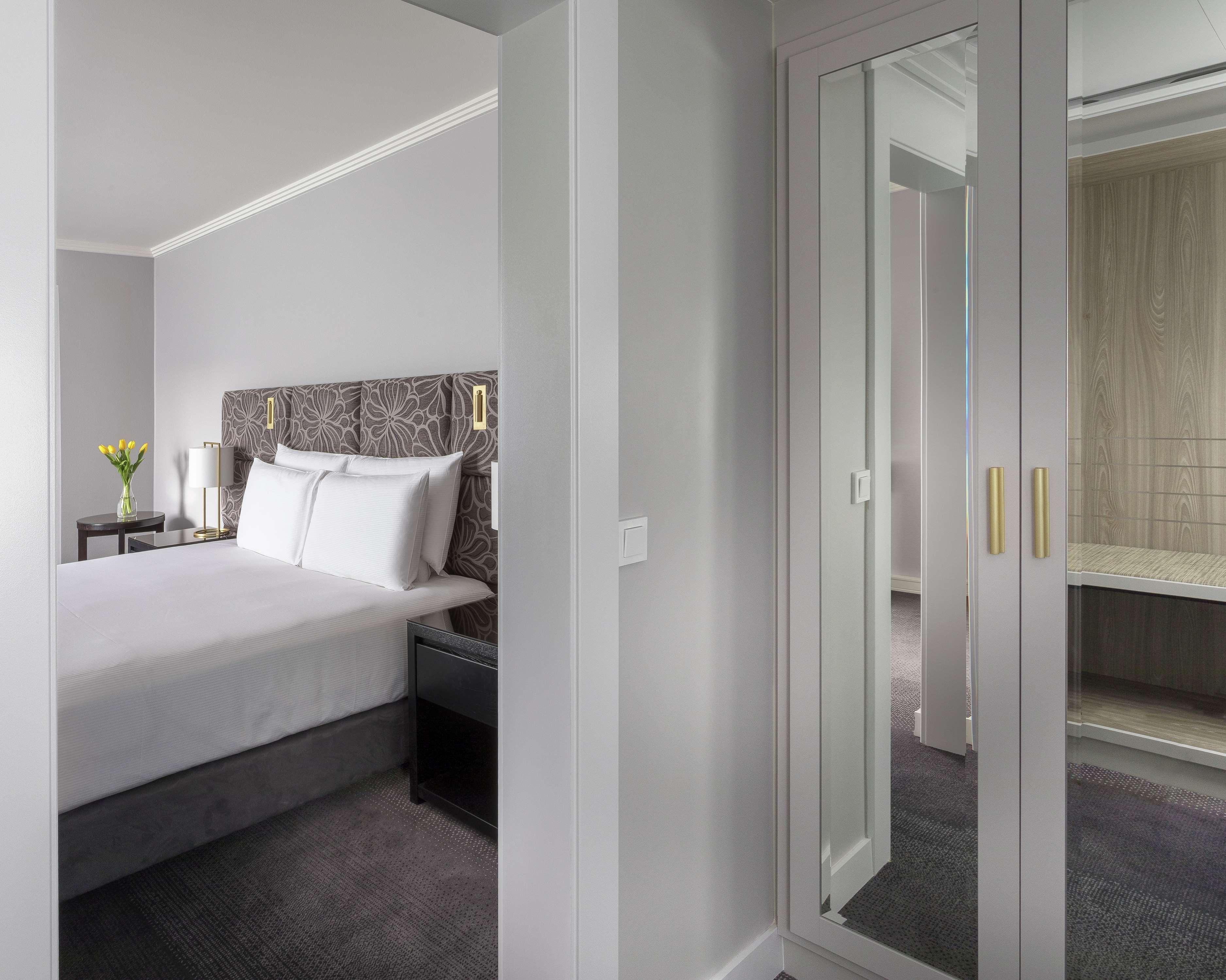 Junior Suite King Size Bed