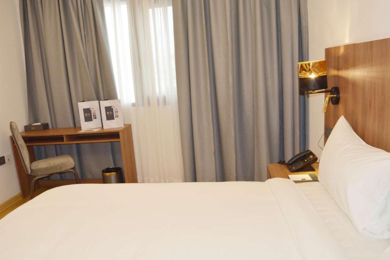 Double or Twin Classic Double Bed