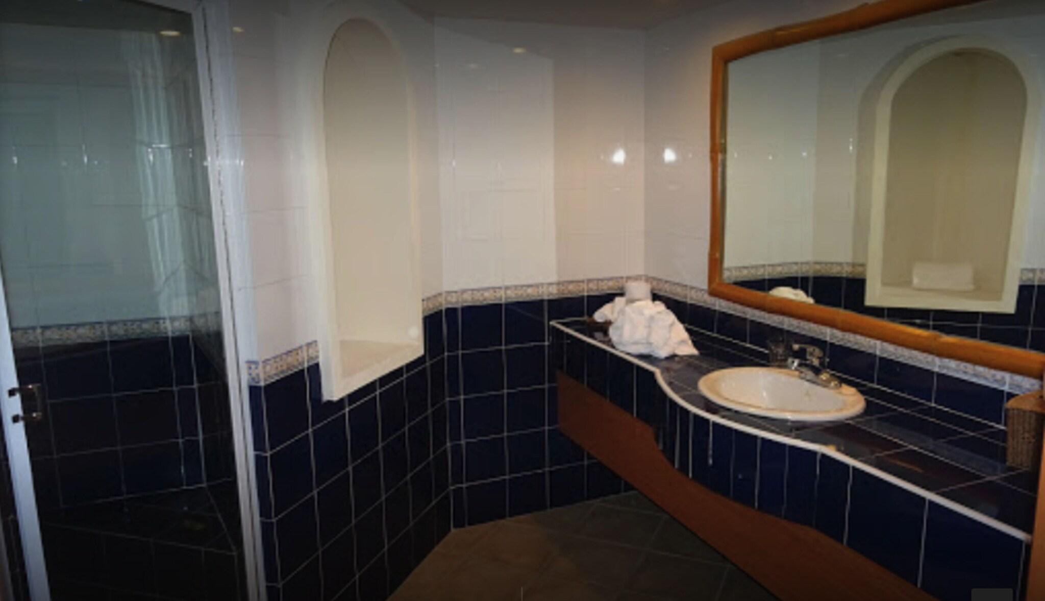 Double Deluxe King Bed