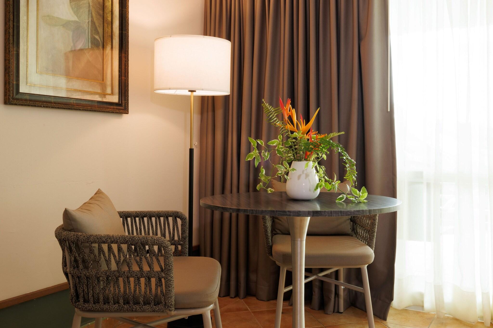 Double Deluxe King Bed