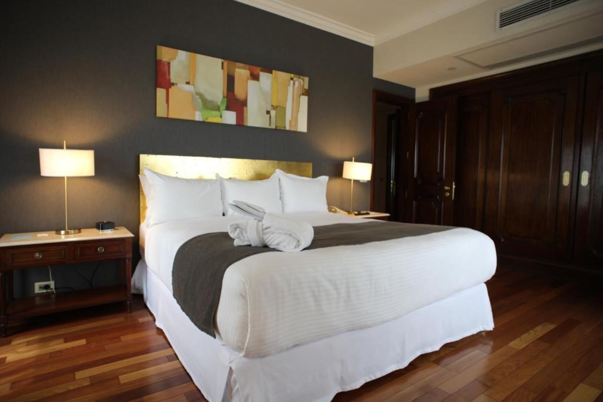 Suite King Bed One Bedroom 