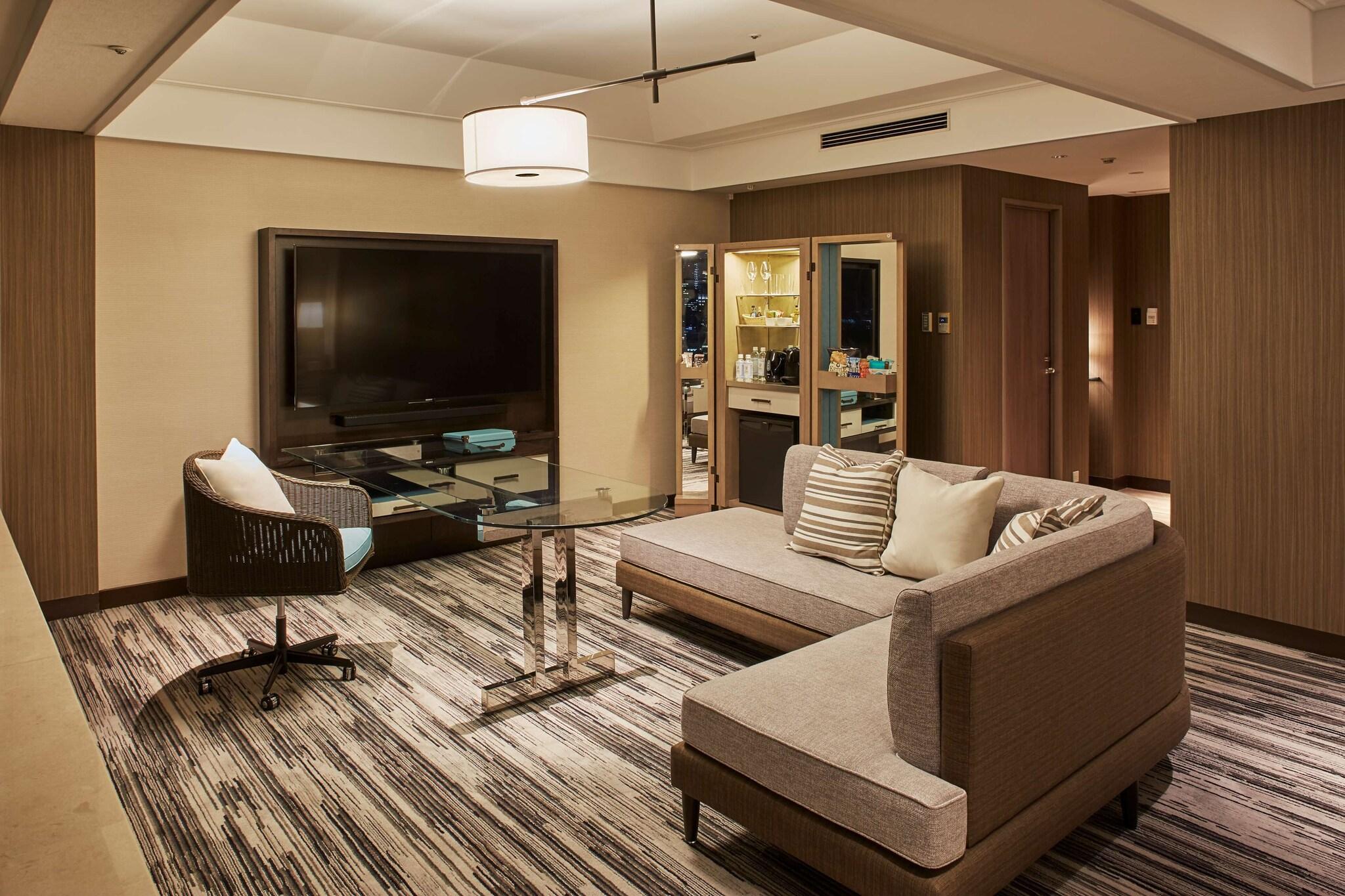 Junior Suite Club King Bed