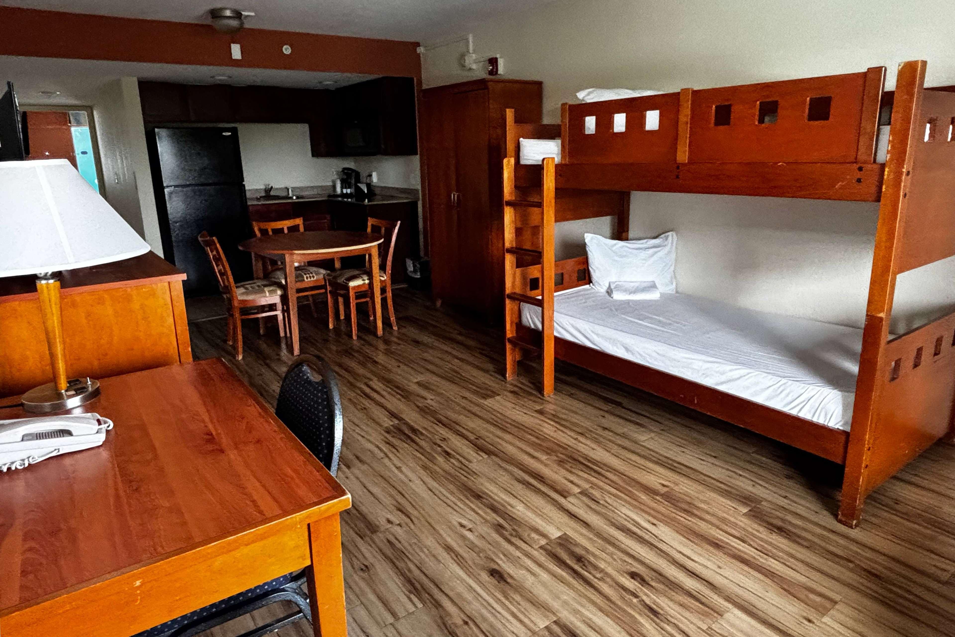 Suite Capacity 4
