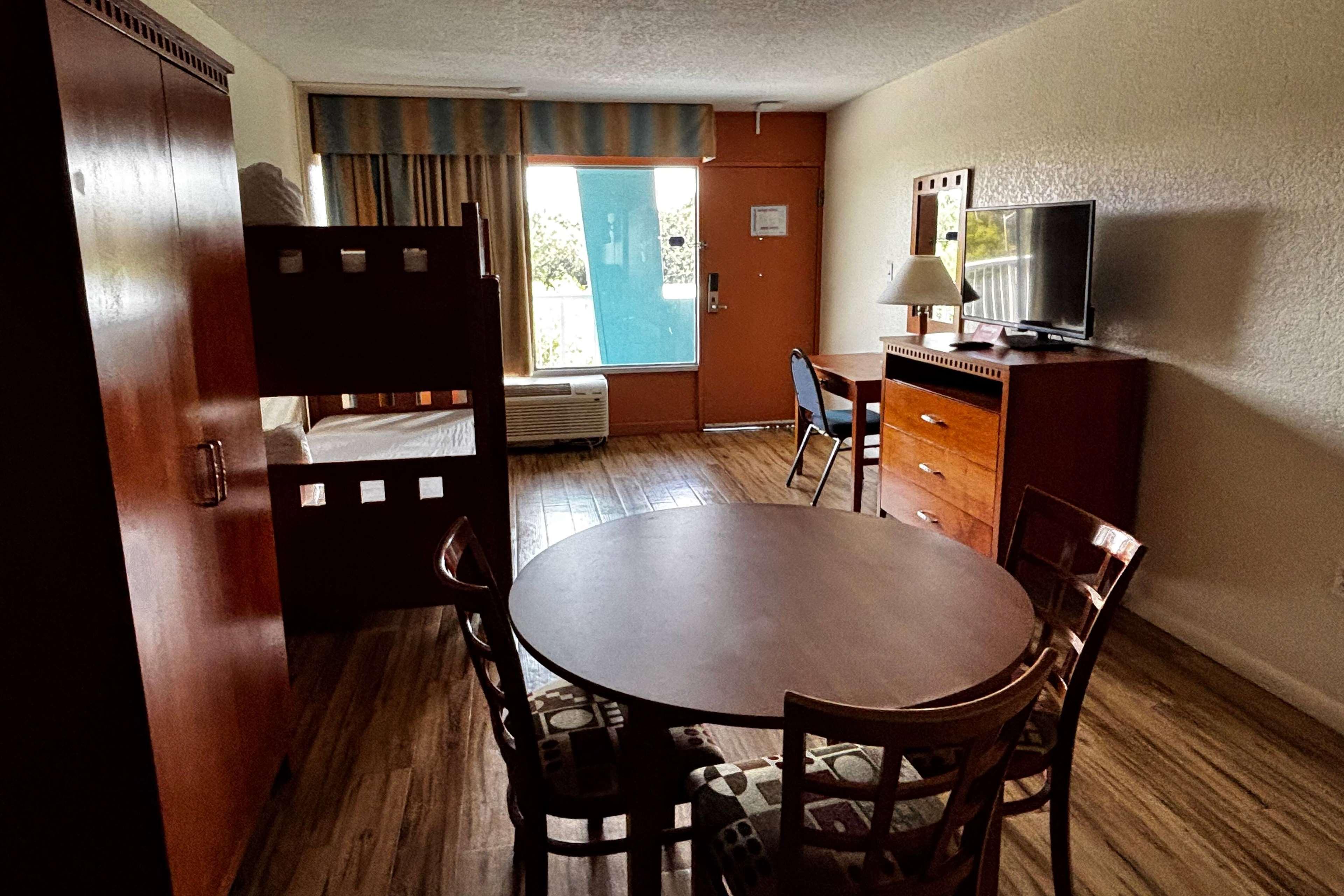 Suite Capacity 6