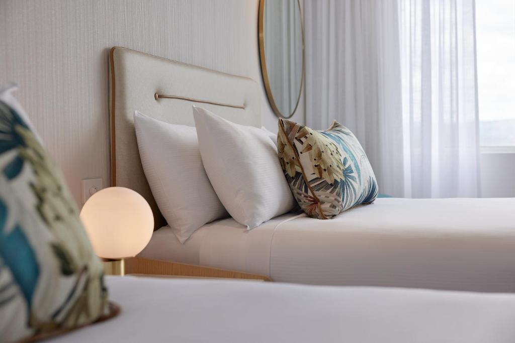 Double or Twin Deluxe Mountain View