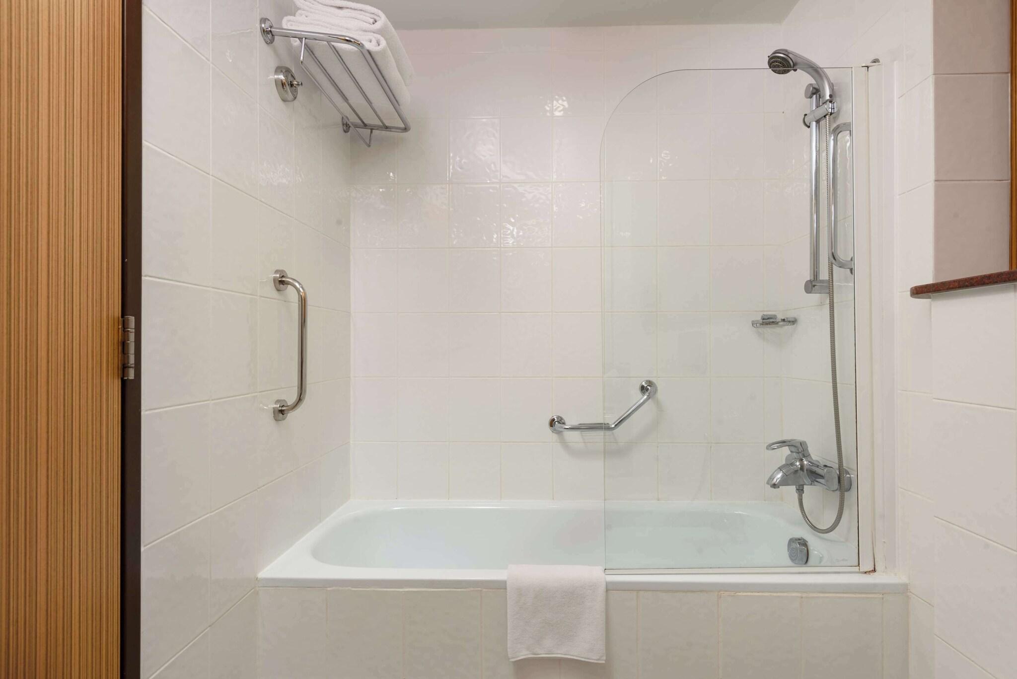 Double Executive Queen Bed