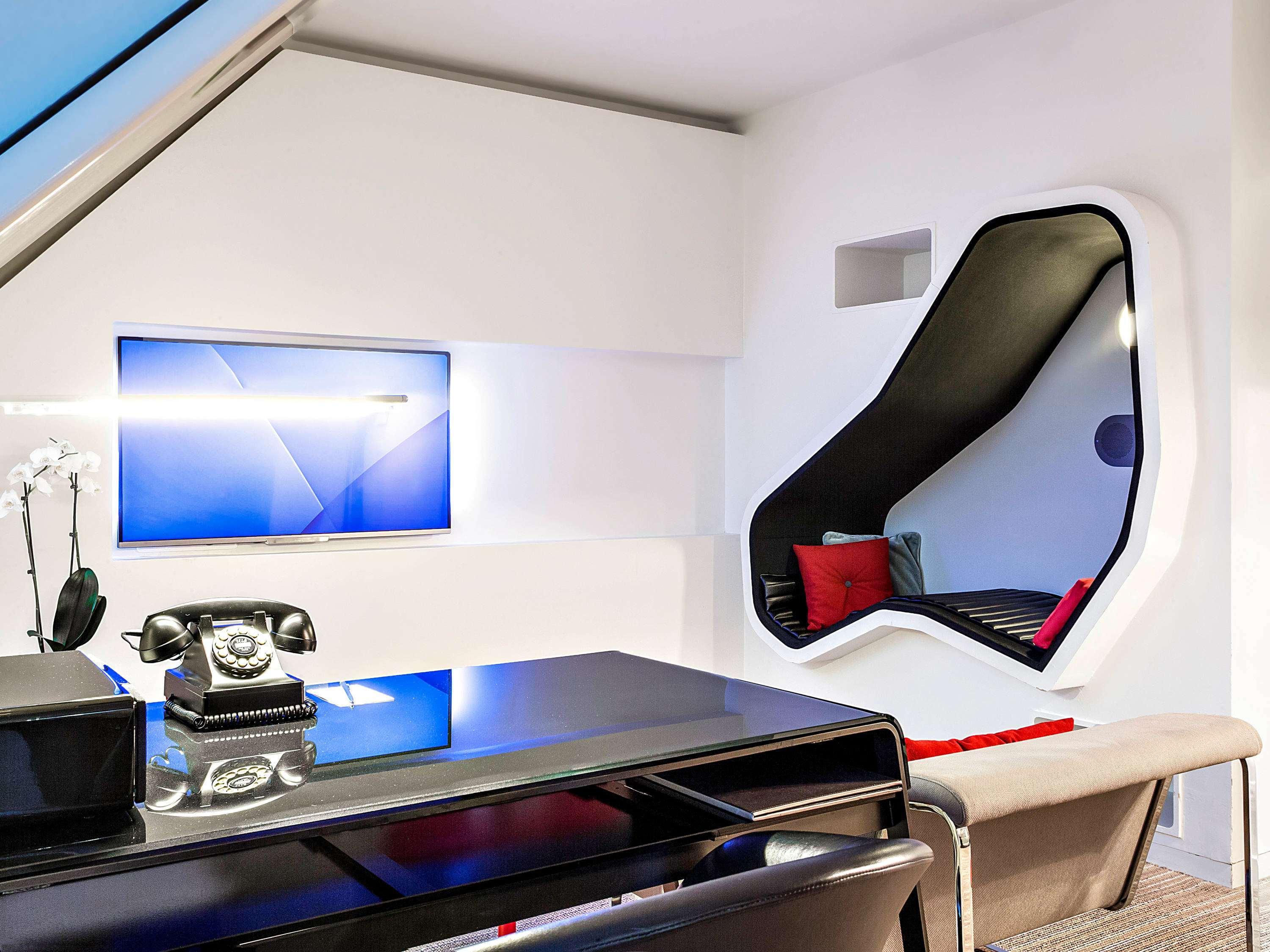 Junior Suite Queen Size Bed