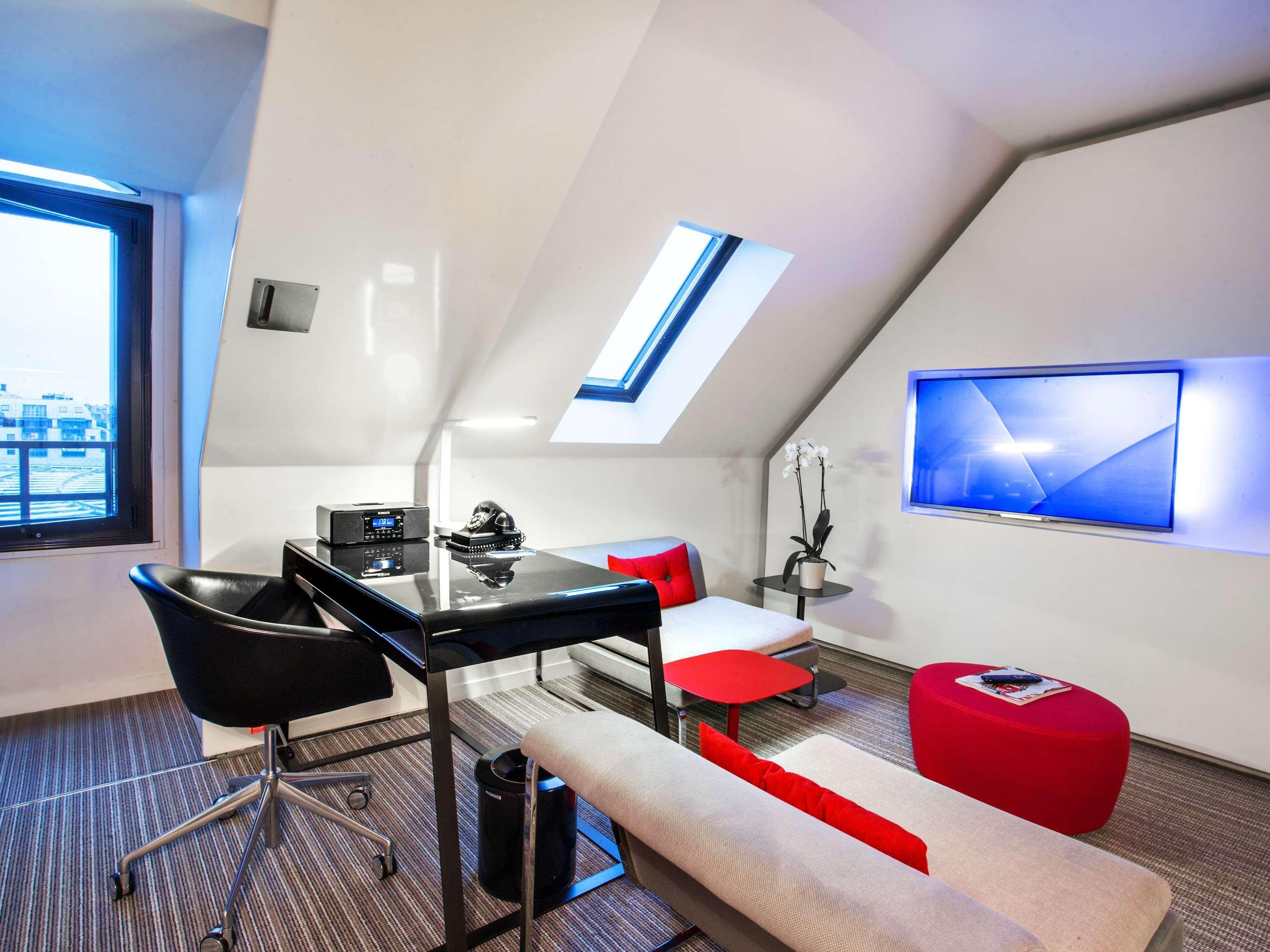 Junior Suite Queen Size Bed